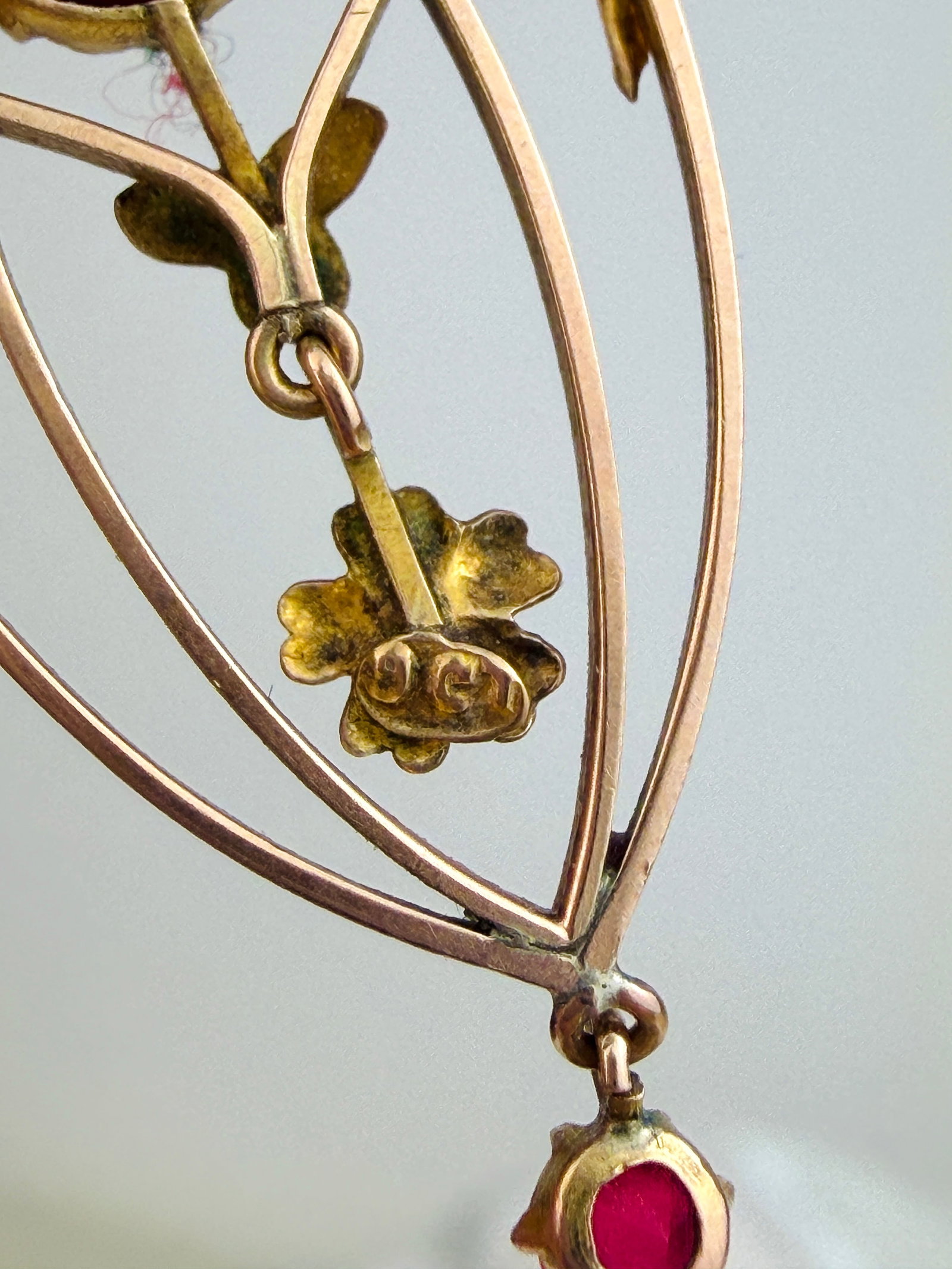 ANTIQUE 9CT YELLOW GOLD ORNATE PENDANT WITH RED STONES AND FLOWER - 6
