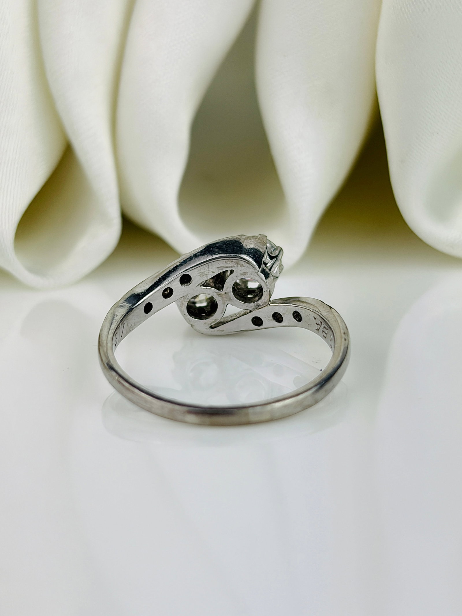 Antique 18ct White Gold and Platinum .80pts Diamond Moi et Toi Twist Ring - 4