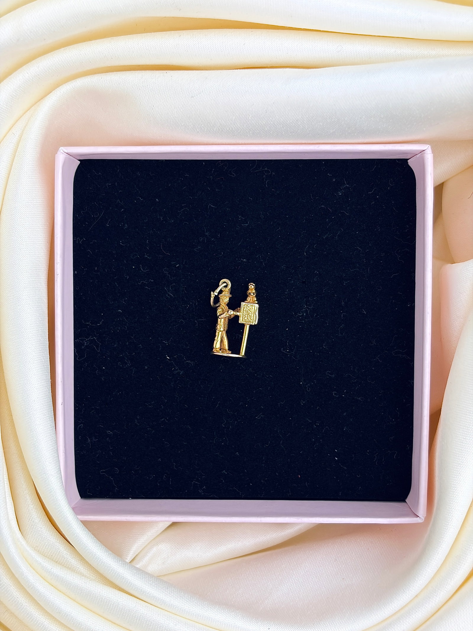 CHUNKY VINTAGE 9CT GOLD CHARM - 6