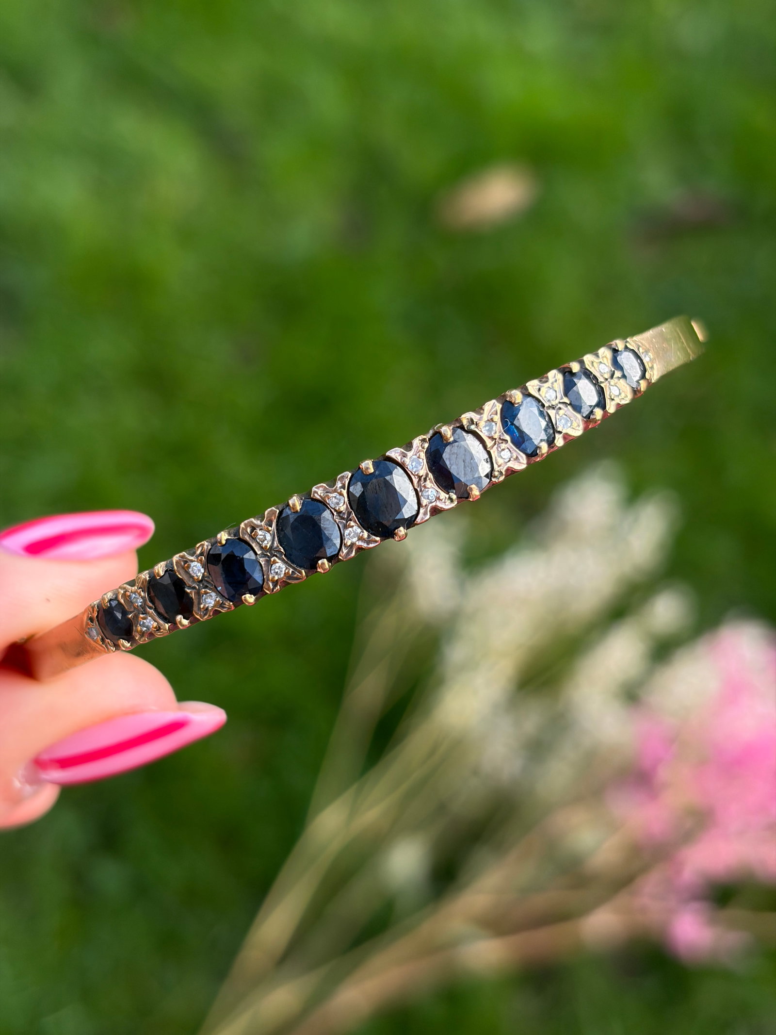 Chunky vintage 9ct yellow gold sapphire and diamond bangle bracelet - 11