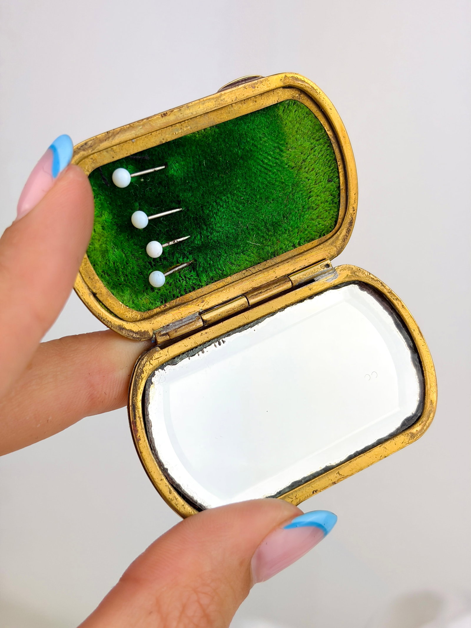 ANTIQUE GILT METAL MIRROR AND PIN HOLDER ETUI PENDANT - 3