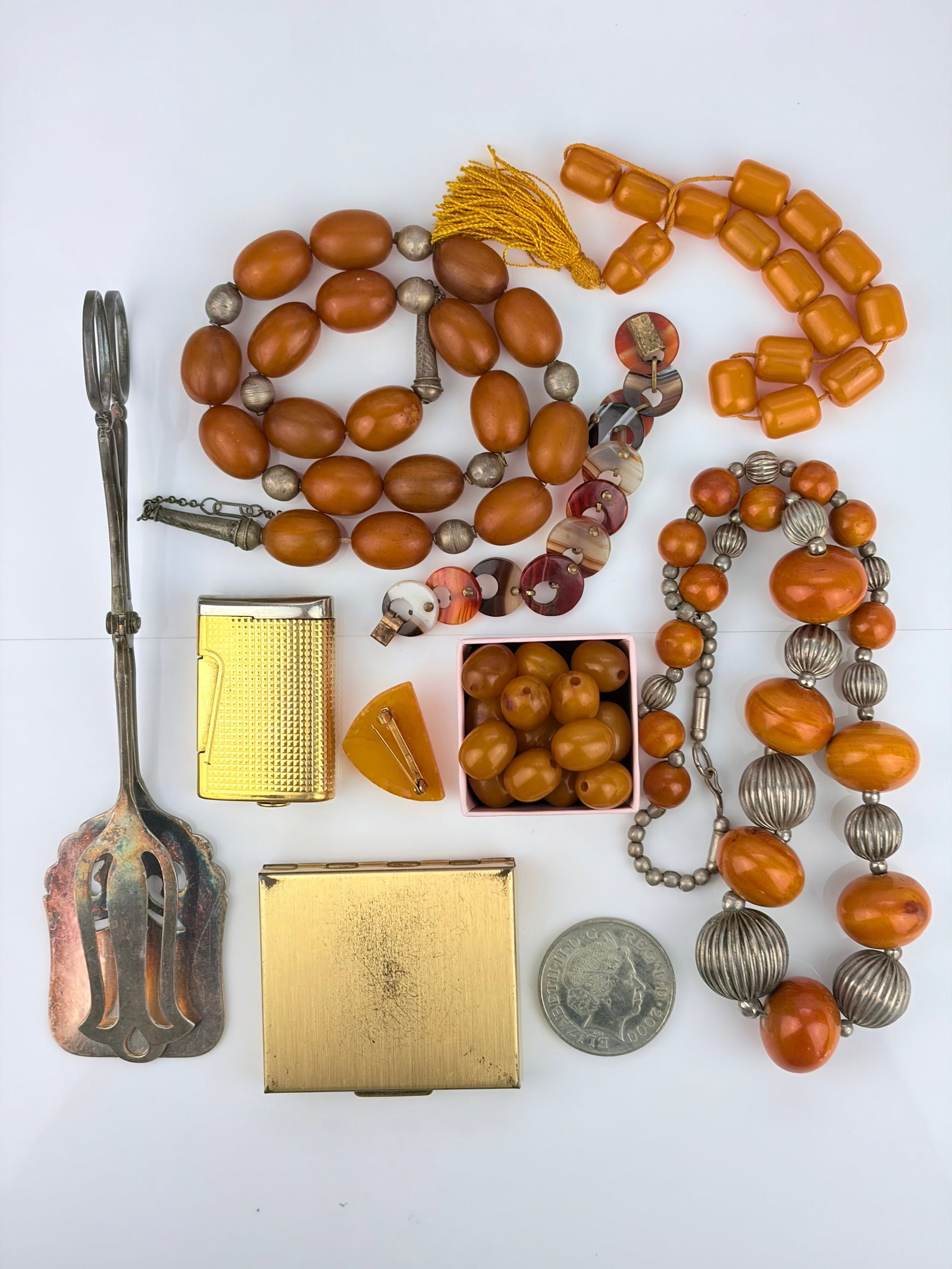 LARGE MIXED LOT OF ANTIQUE AND VINTAGE JEWELLERY INC BEADS - 6