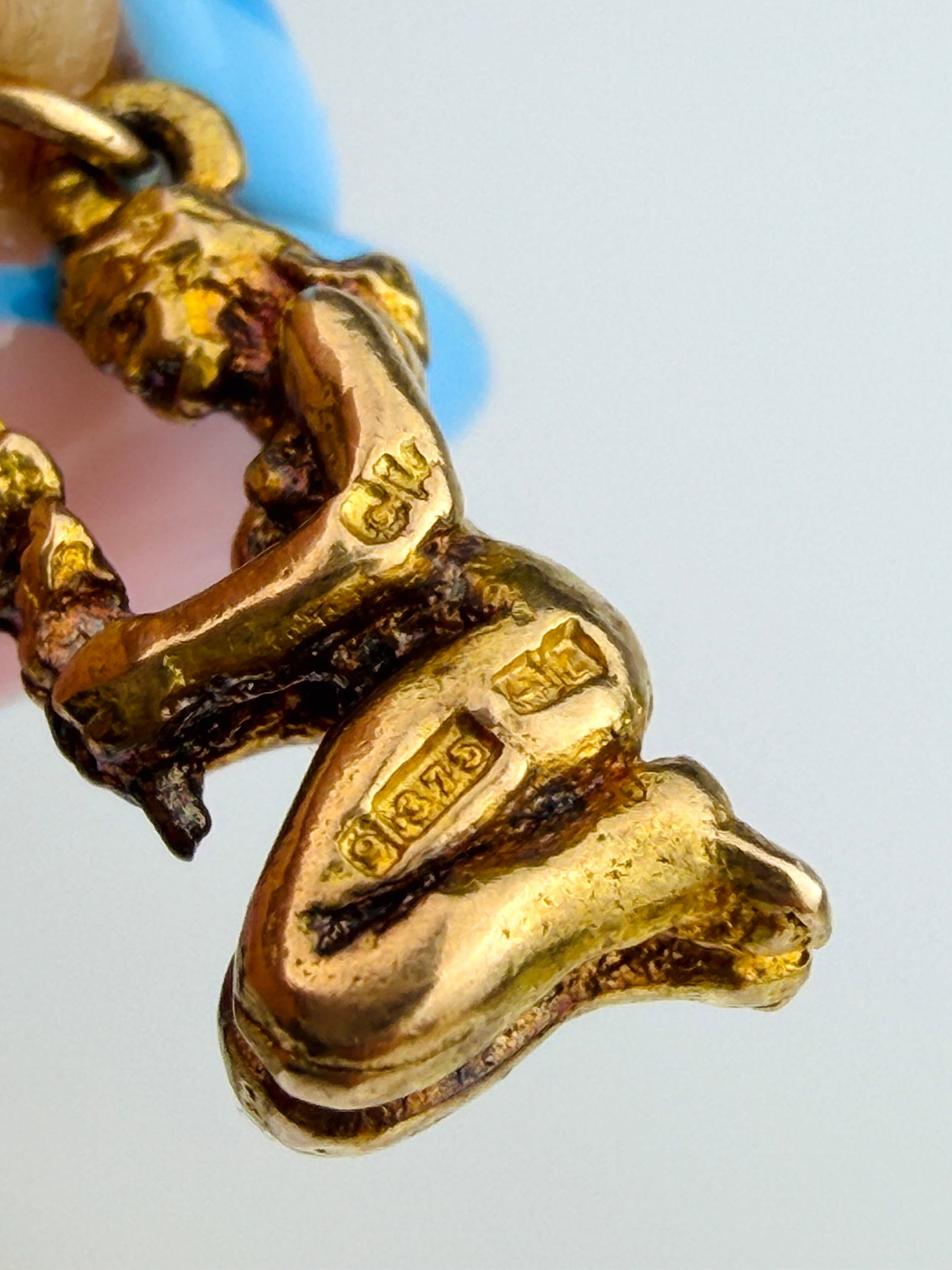 VINTAGE 9CT GOLD KNEELING LADY CHARM - 6