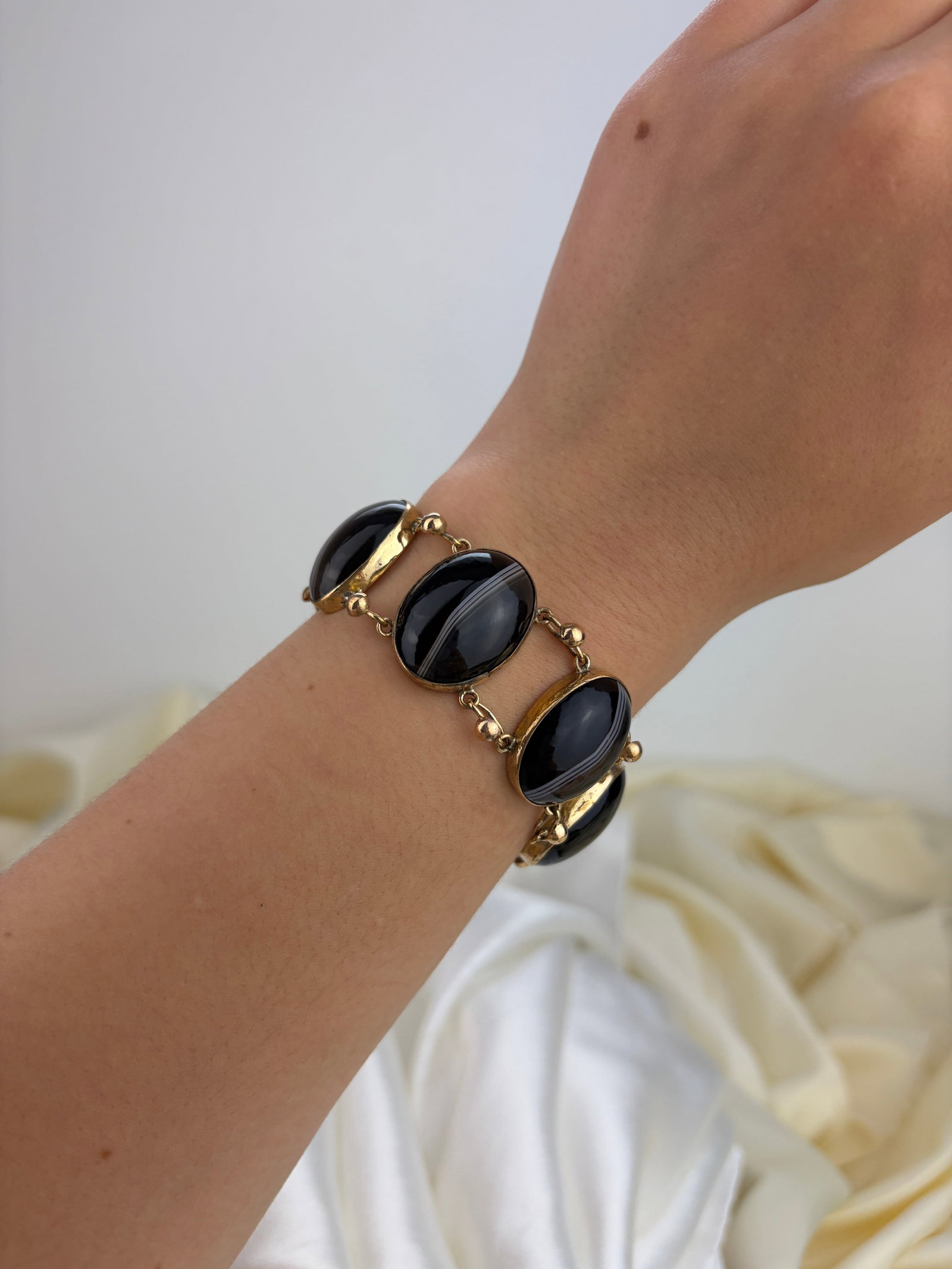 ANTIQUE LARGE BANDED AGATE BRACELET IN GILT METAL - 5