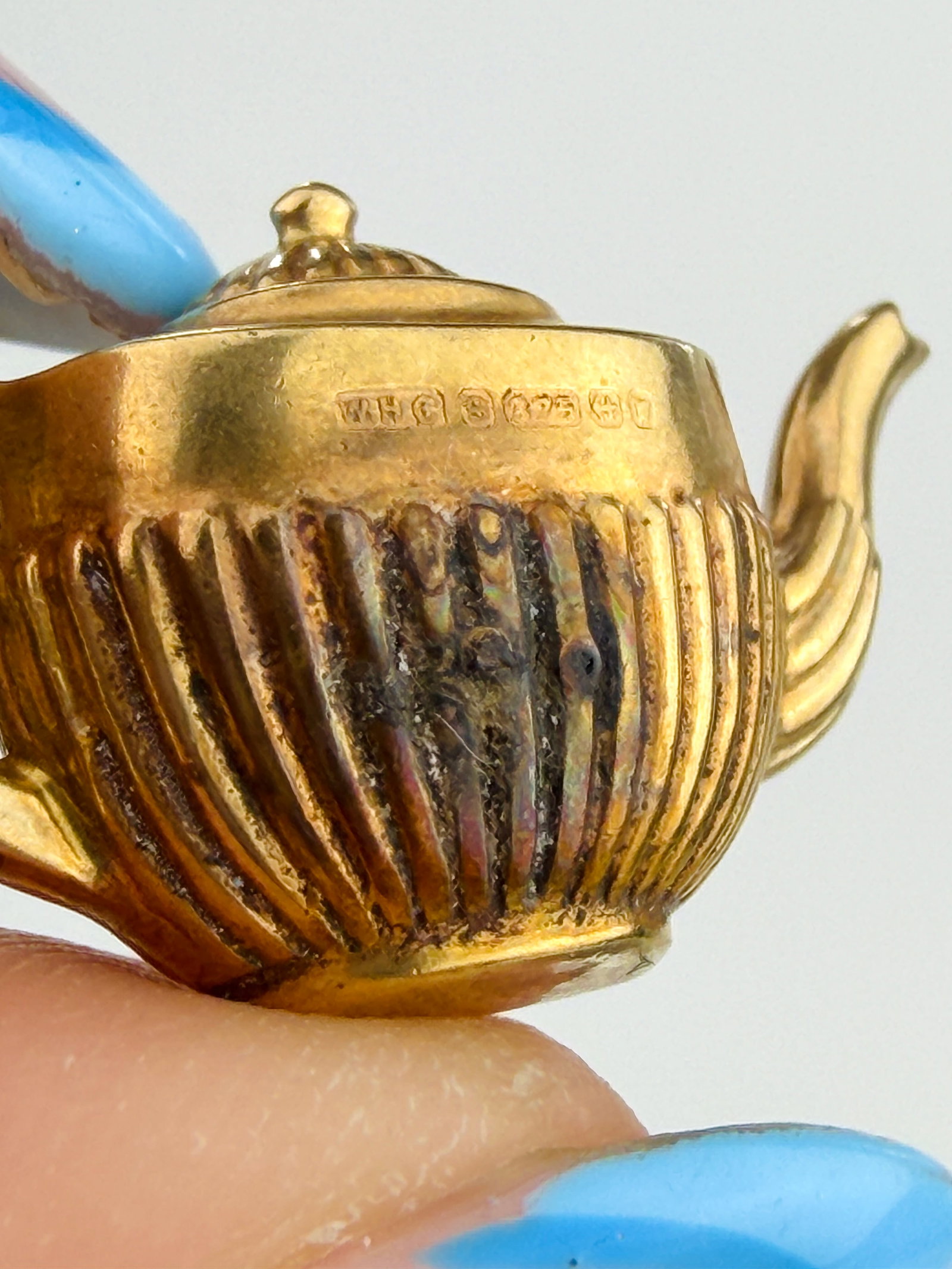 VINTAGE 9CT GOLD TEAPOT CHARM - 4