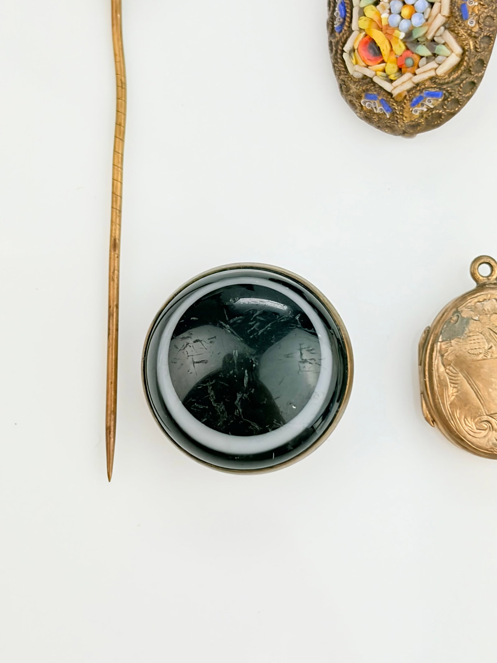 ANTIQUE & VINTAGE MIXED LOT OF JEWELLERY INC LOCKETS & BANDED AGATES & MICRO MOSIAC - 6