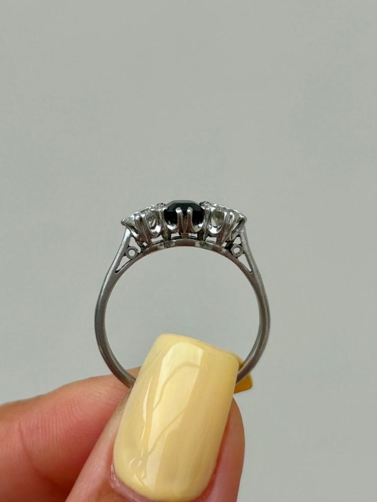 Antique Sapphire and Diamond 3 Stone Ring in Platinum - 5