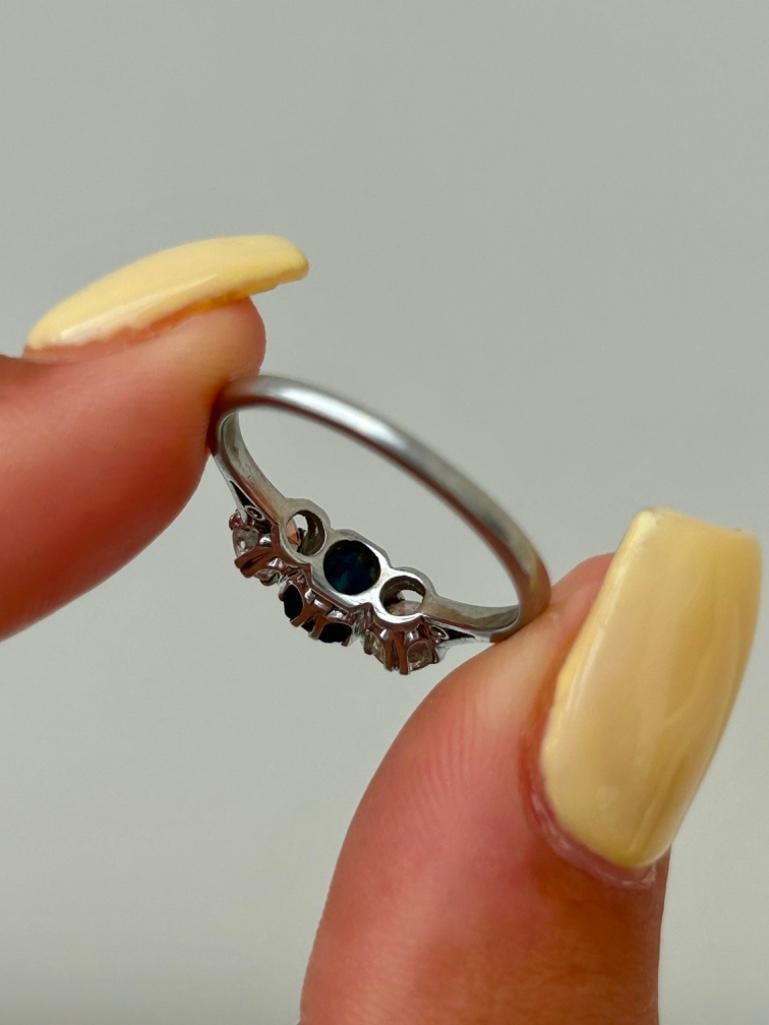 Antique Sapphire and Diamond 3 Stone Ring in Platinum - 6