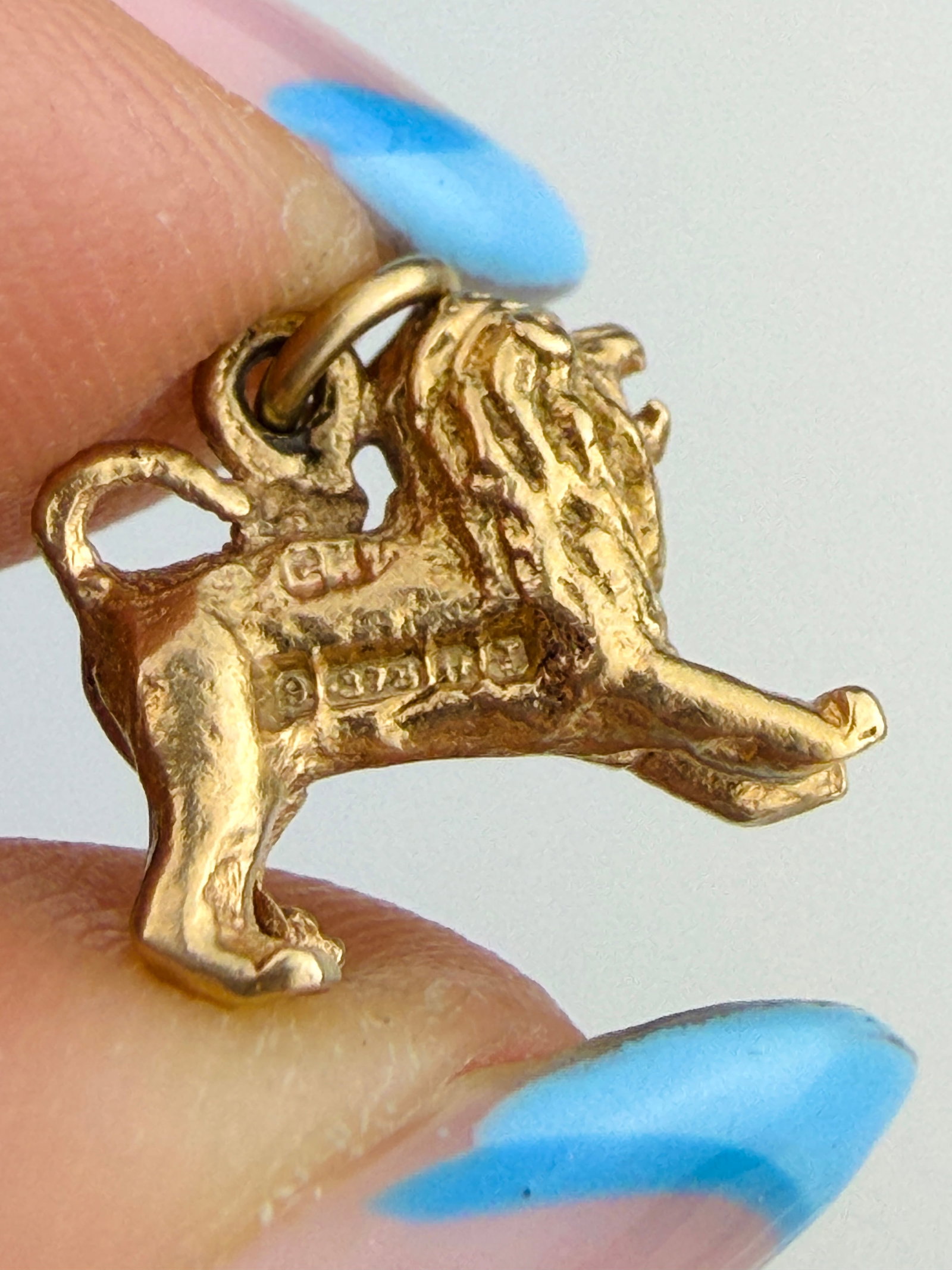 VINTAGE 9CT GOLD LION CHARM - 4