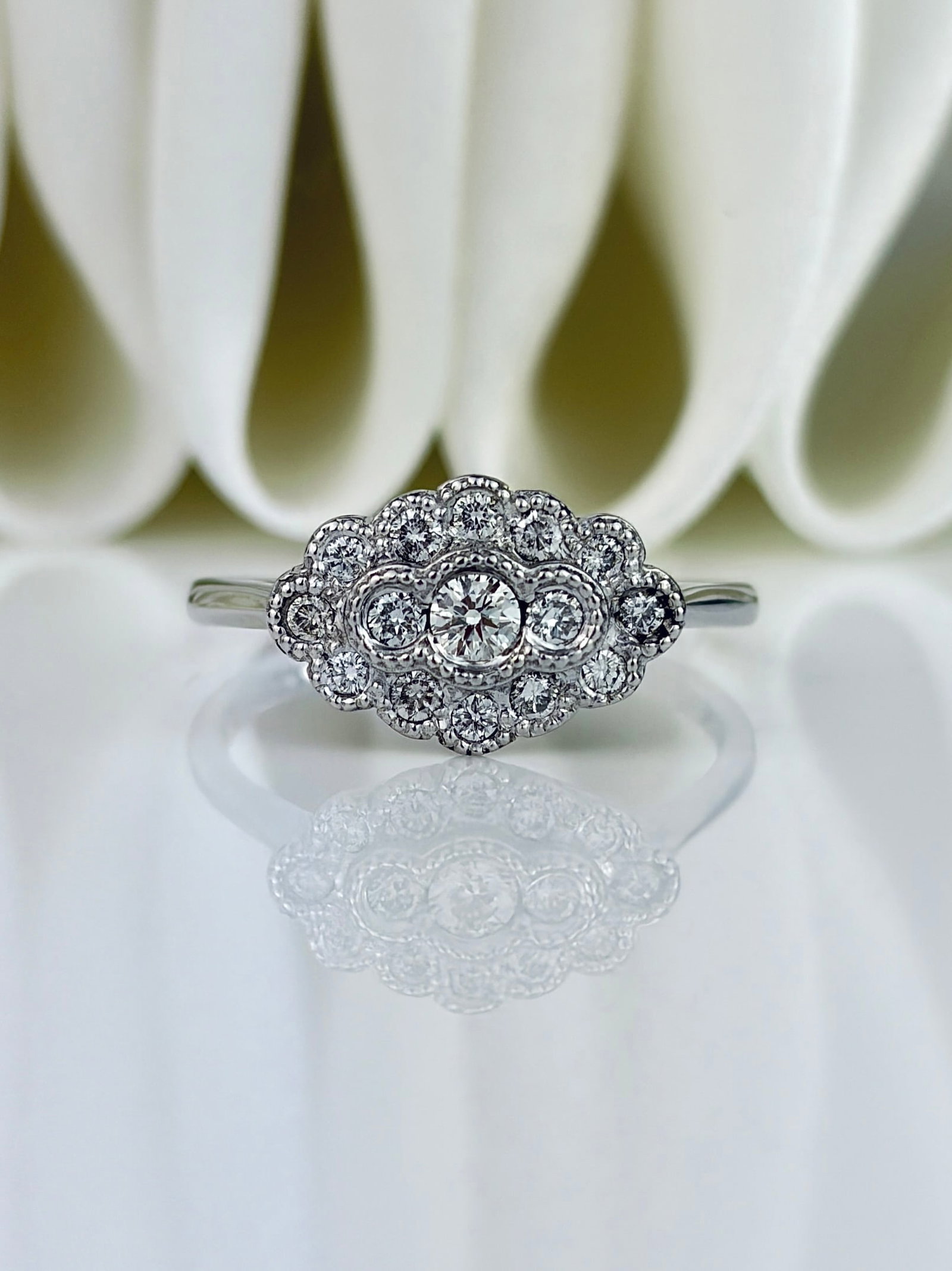 VINTAGE 18CT WHITE GOLD DIAMOND CLUSTER RING: VINTAGE 18CT WHITE GOLD DIAMOND CLUSTER RING Such a pretty ring! Perfect style for an engagement, or literally any other occasion!! Weight: 3.65g Size: UK N1/2, US 7.25, Head of ring 8x14mm,