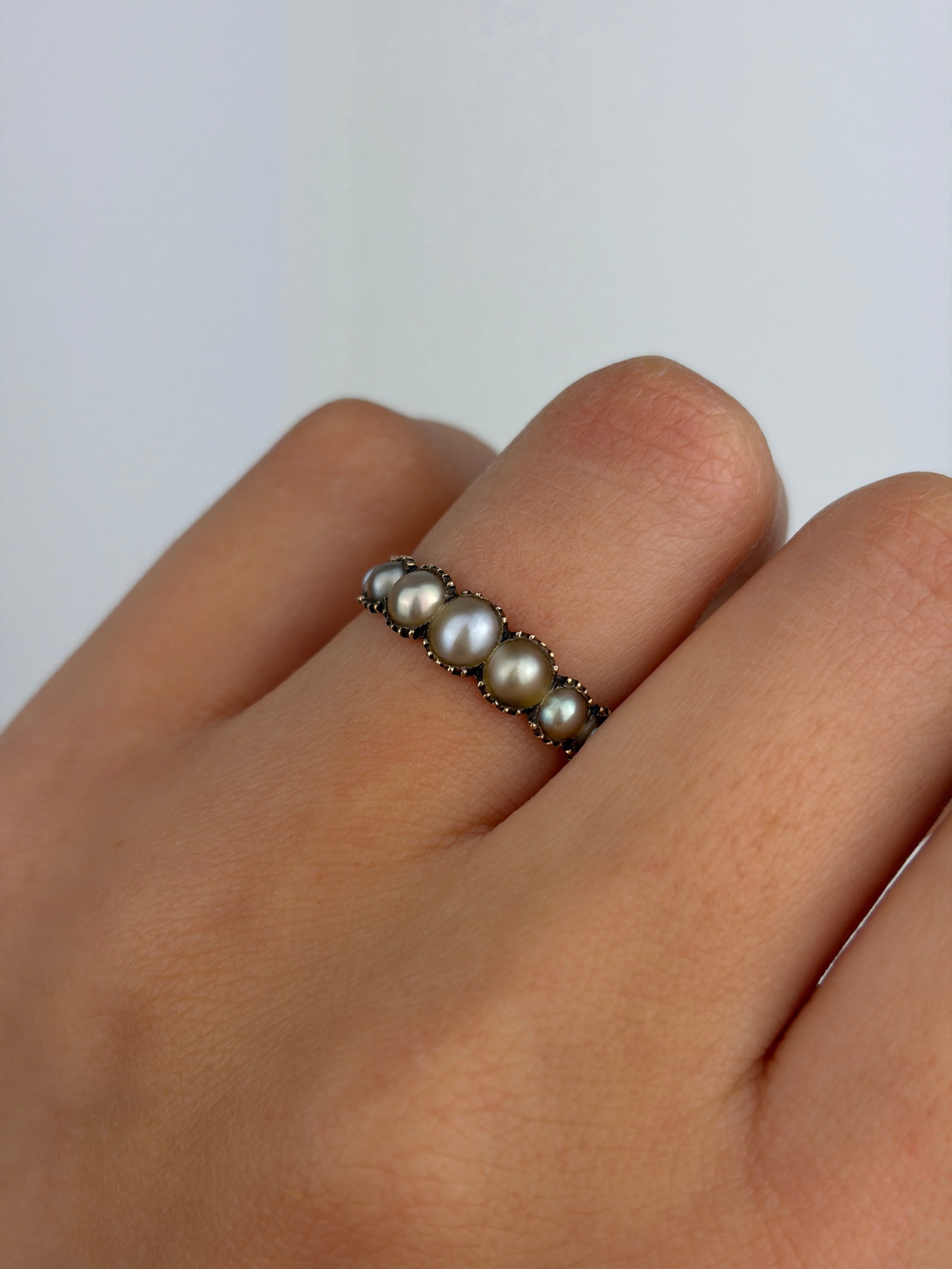 ANTIQUE GEORGIAN PEARL HALF HOOP RING IN GOLD - 8