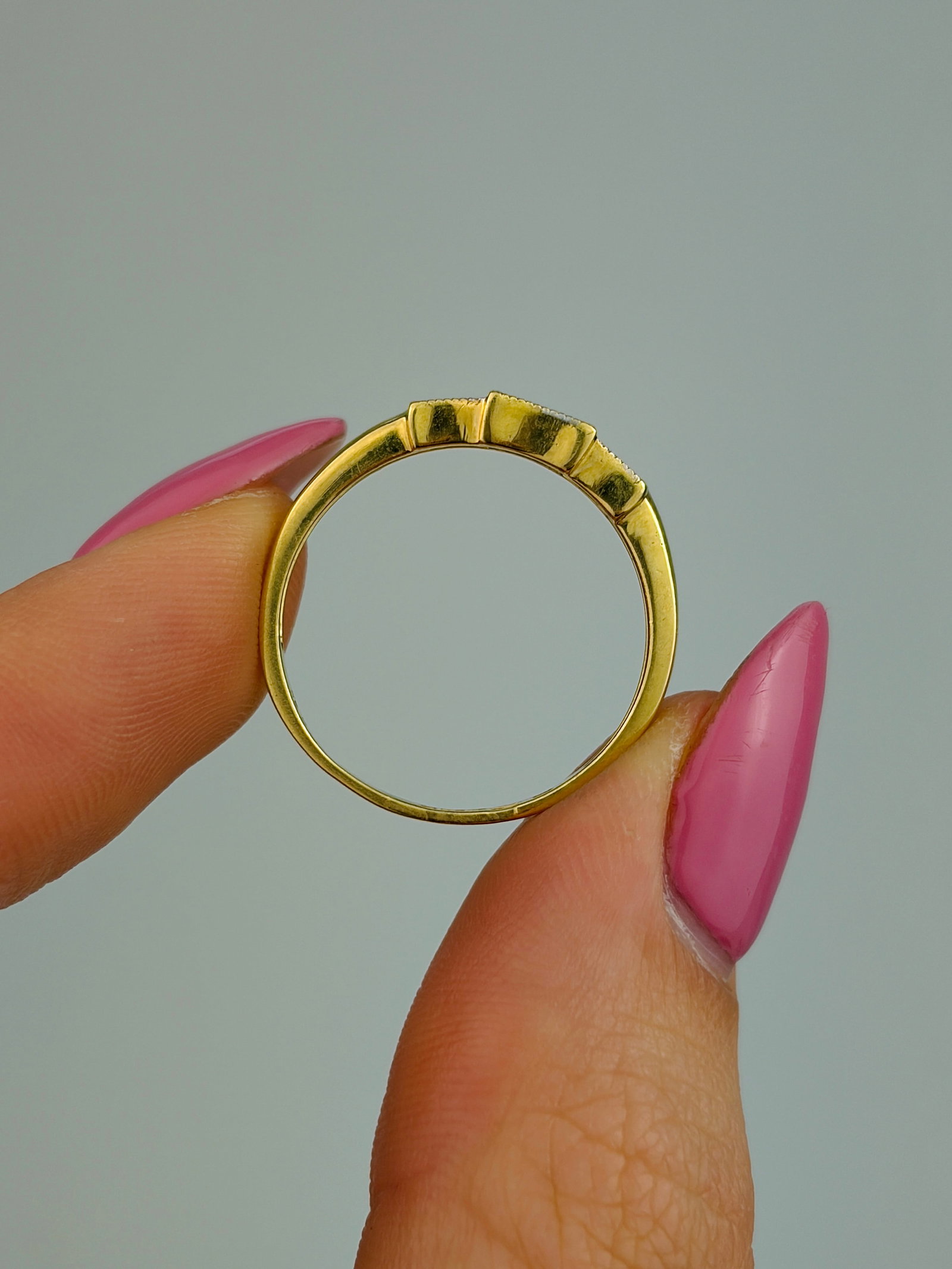 VINTAGE 18CT YELLOW AND WHITE GOLD DIAMOND 3 STONE RING - 6