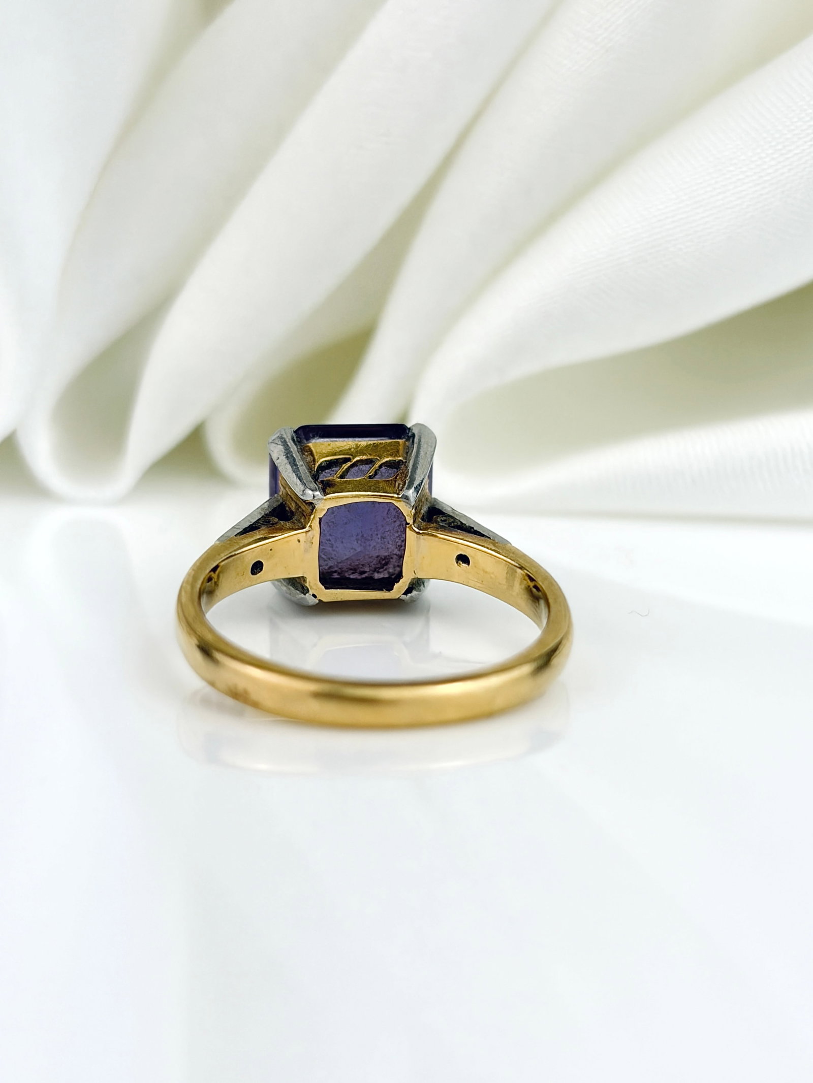 VINTAGE CHUNKY 18CT YELLOW GOLD AND PLATINUM AMETHYST RING WITH DIAMOND SHOULDERS - 3