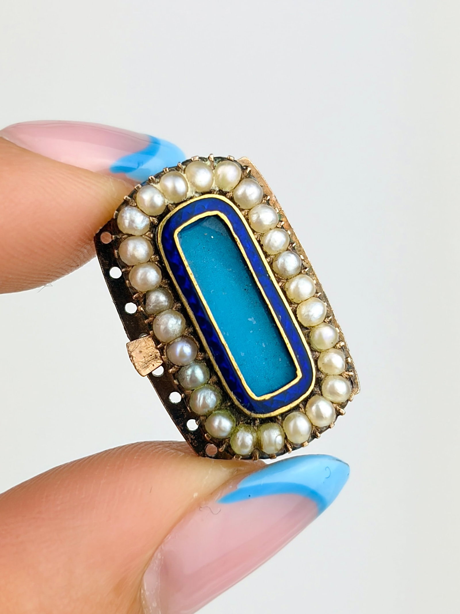 ANTIQUE GOLD ENAMEL AND PEARL CLASP: ANTIQUE GOLD ENAMEL AND PEARL CLASP A lovely clasp.