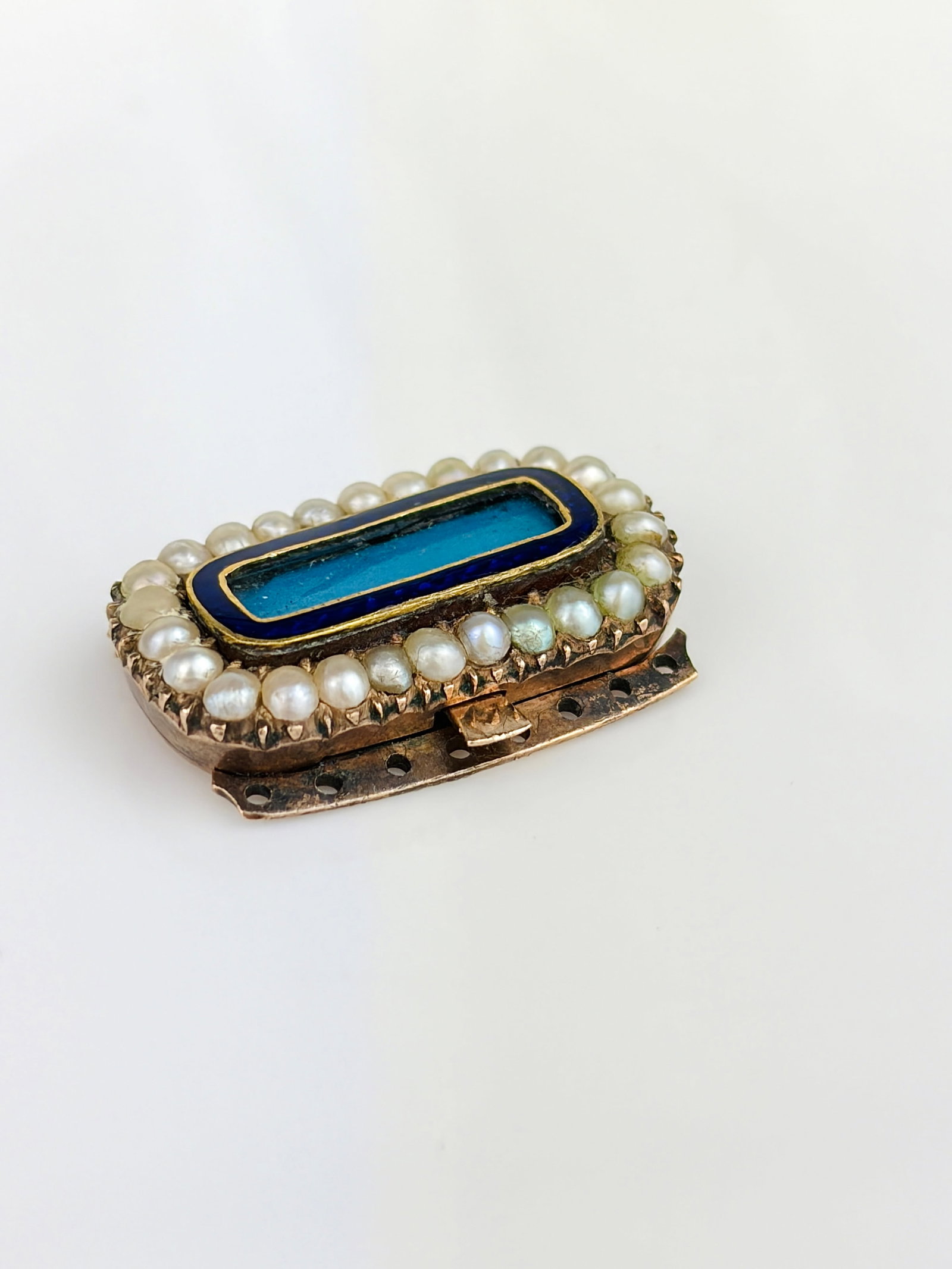 ANTIQUE GOLD ENAMEL AND PEARL CLASP - 4