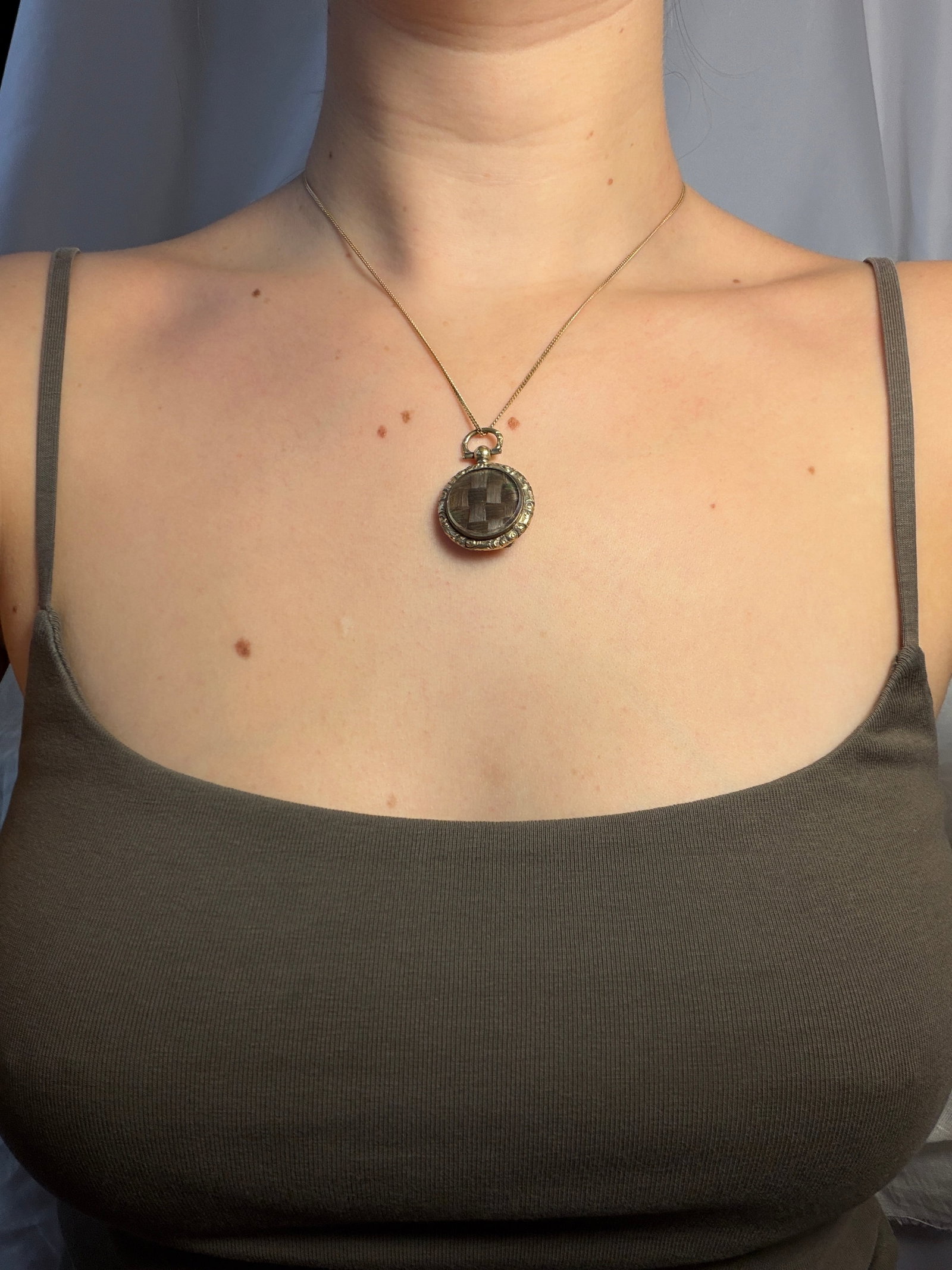 antique Georgian era gold locket pendant with hair inside - 6
