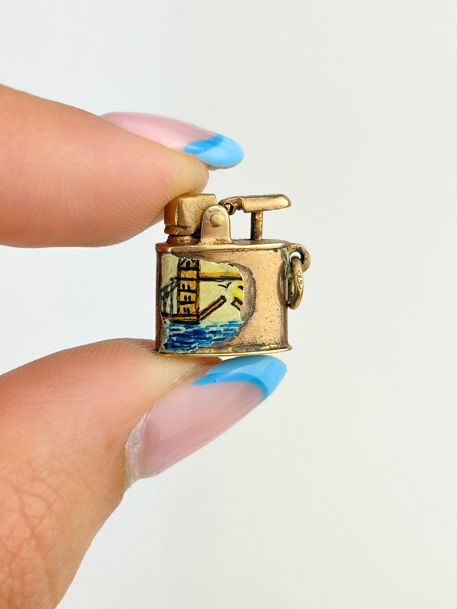 VINTAGE 9CT GOLD ENAMEL LIGHTER CHARM - 4
