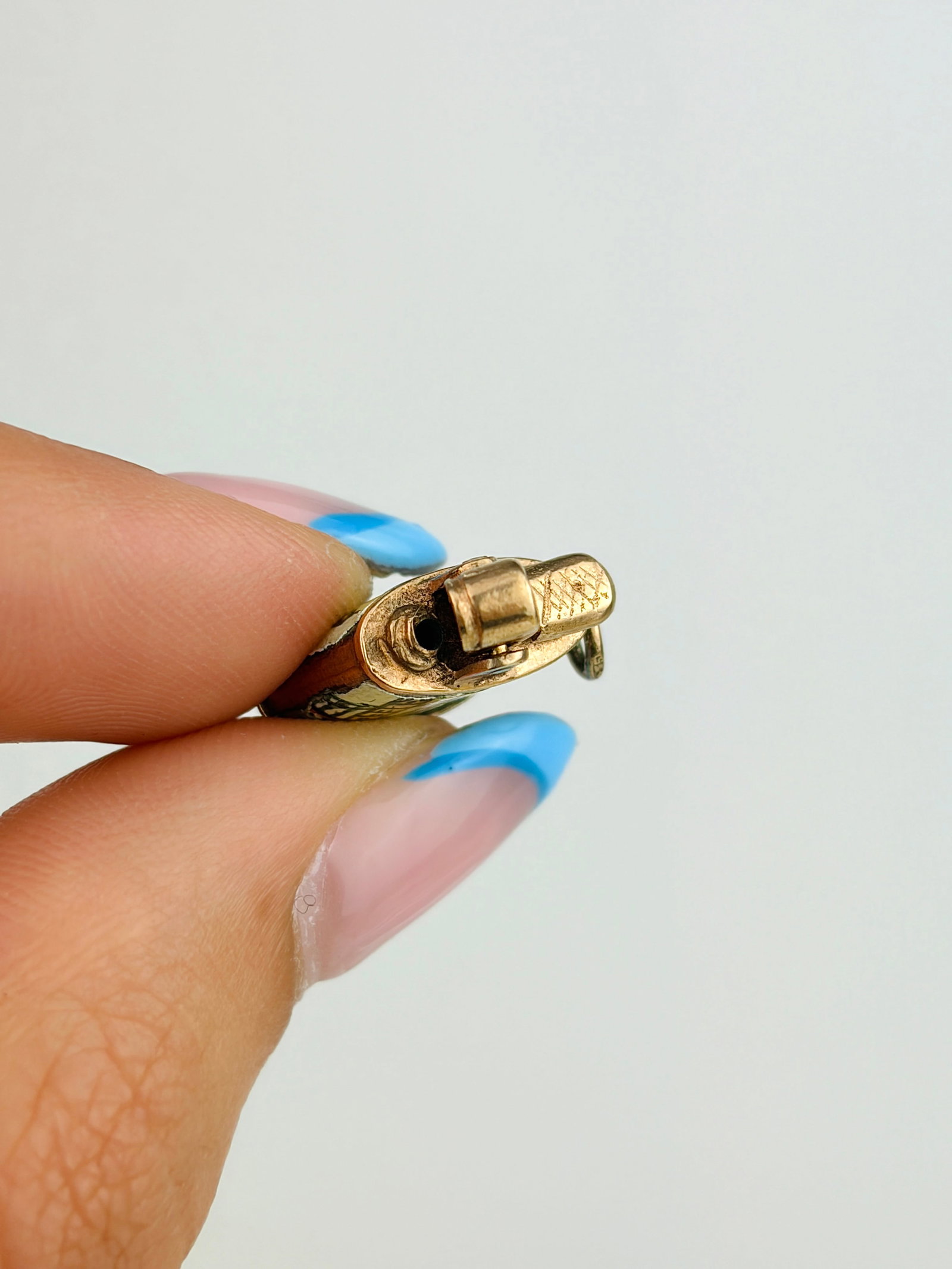 VINTAGE 9CT GOLD ENAMEL LIGHTER CHARM - 6