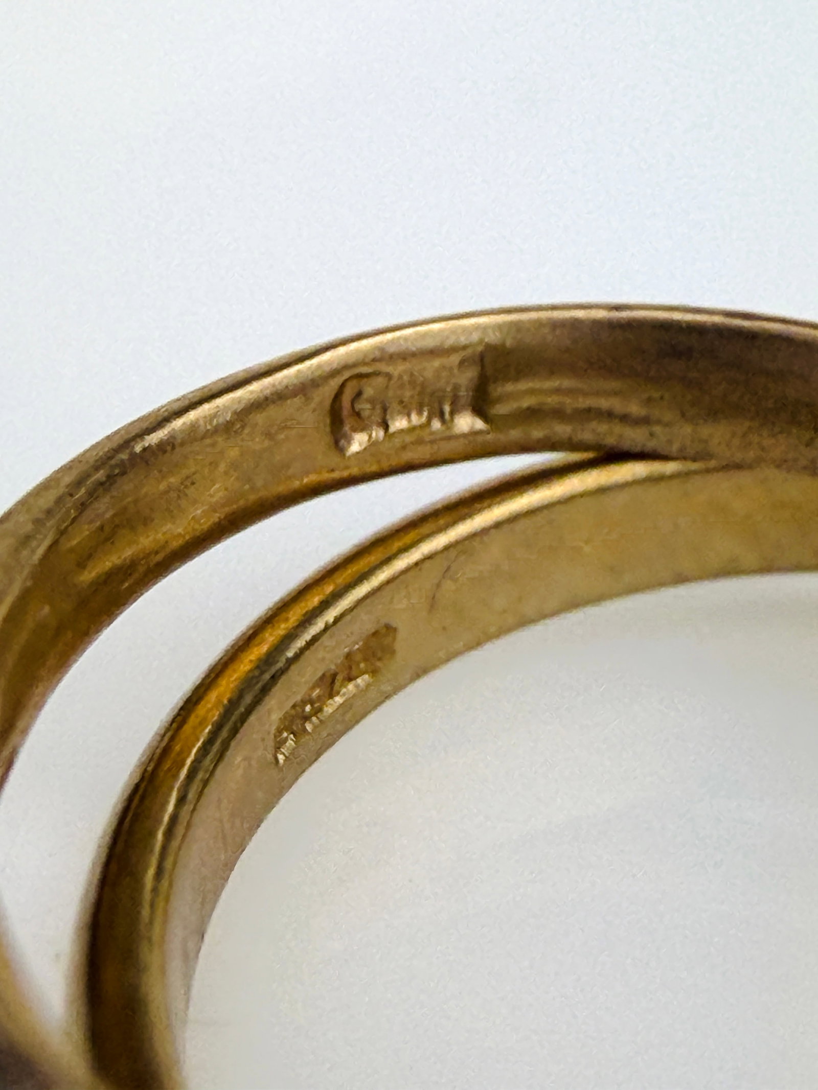VINTAGE 9CT GOLD ENGAGEMENT AND WEDDING RING CHARM - 5