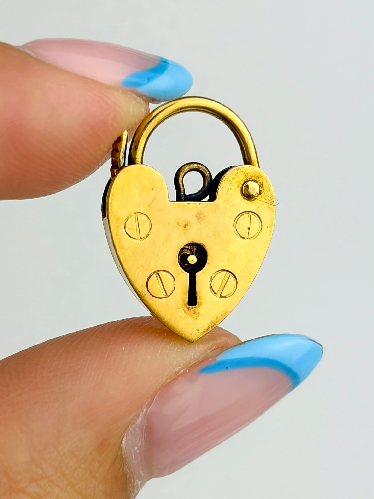 VINTAGE 9CT YELLOW GOLD OPENING HEART PADLOCK (1 of 4)