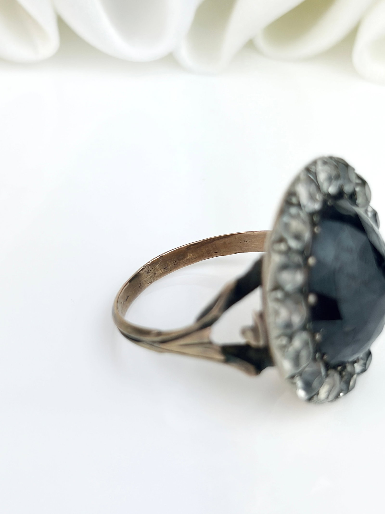 ANTIQUE GARNET AND SPINEL CLUSTER RING IN GOLD - 4