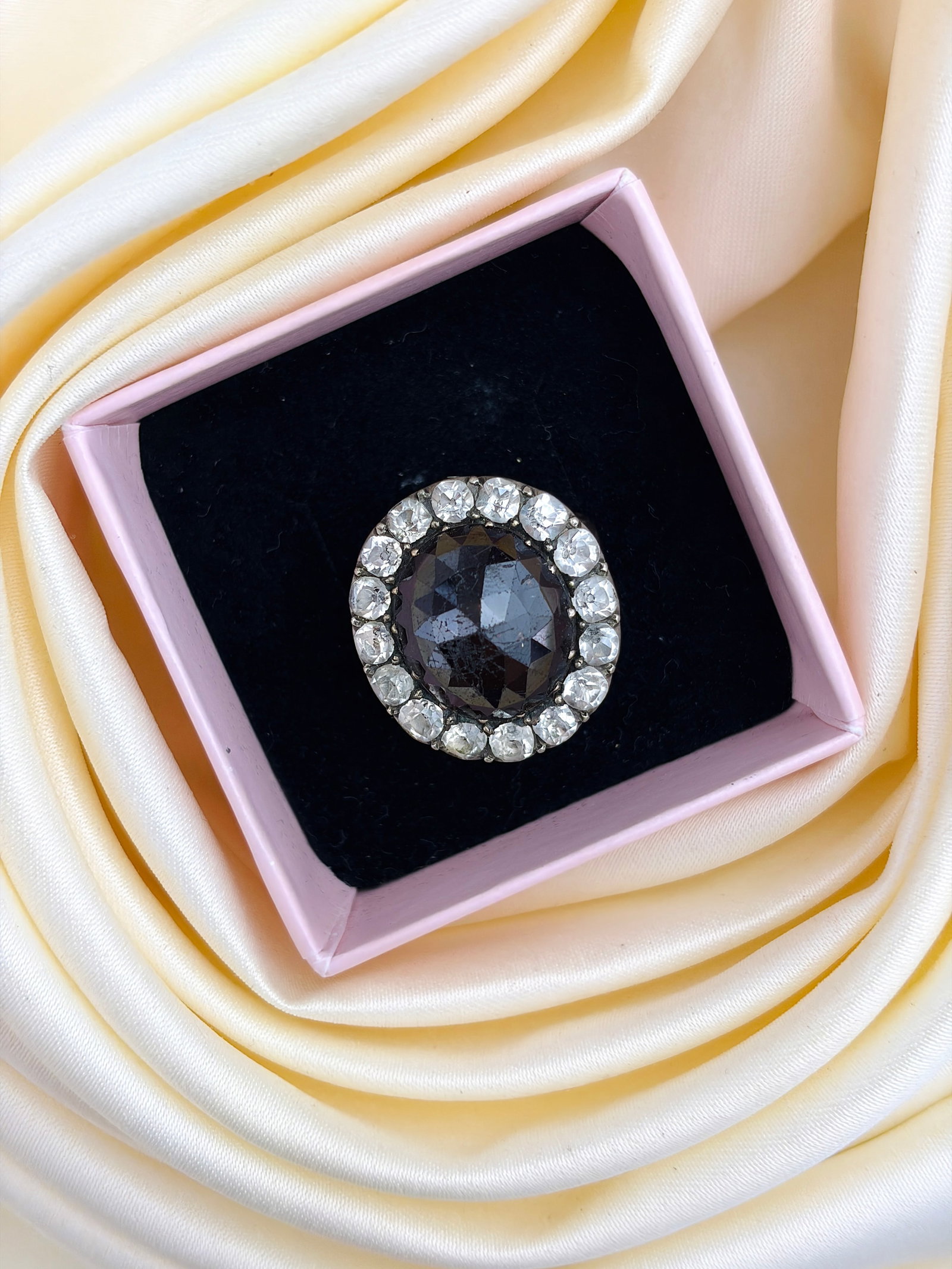 ANTIQUE GARNET AND SPINEL CLUSTER RING IN GOLD - 7