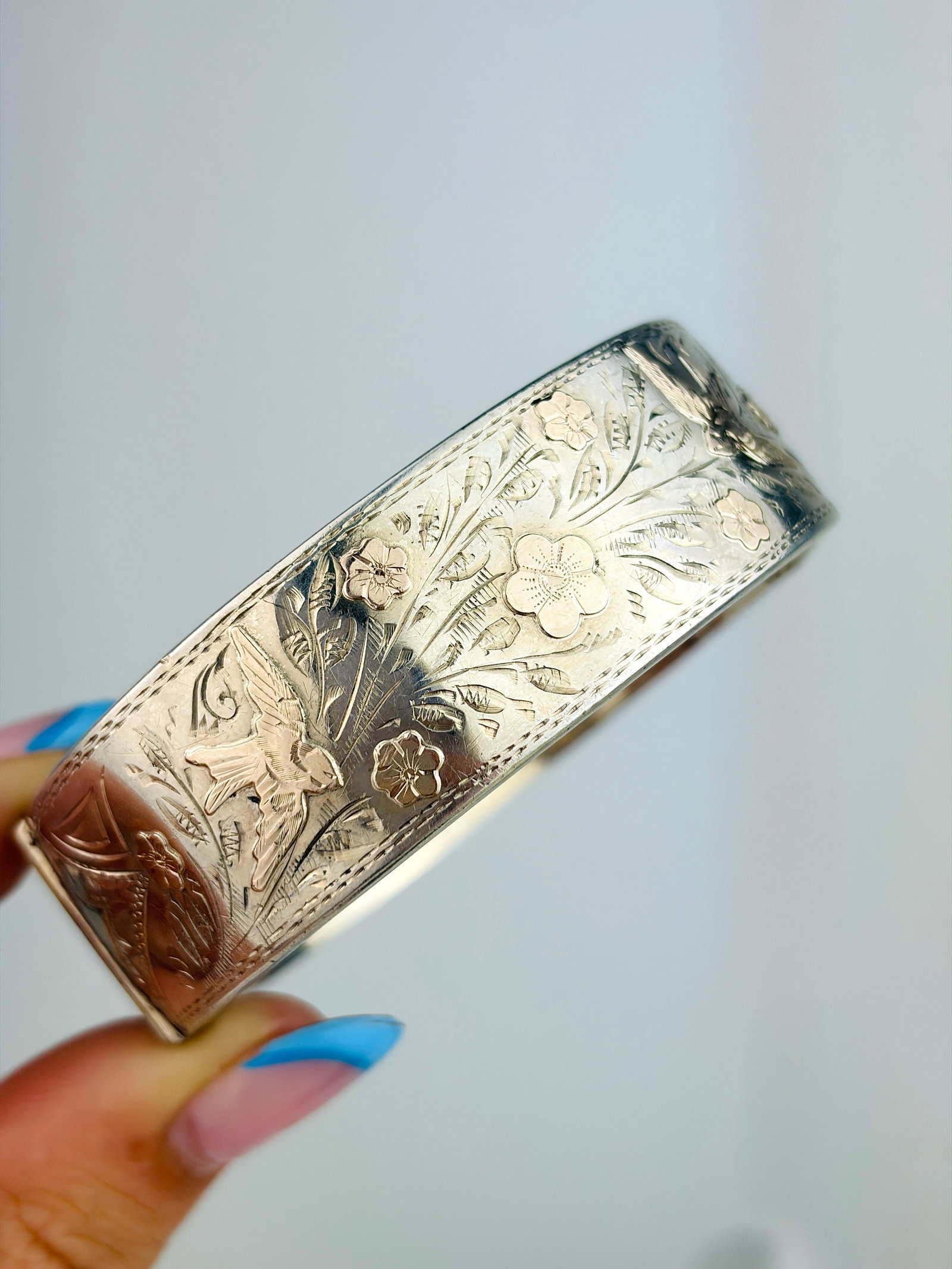 ANTIQUE SILVER AND GOLD OVERLAY BIRD DETAIL WIDE BANGLE (1 of 7)