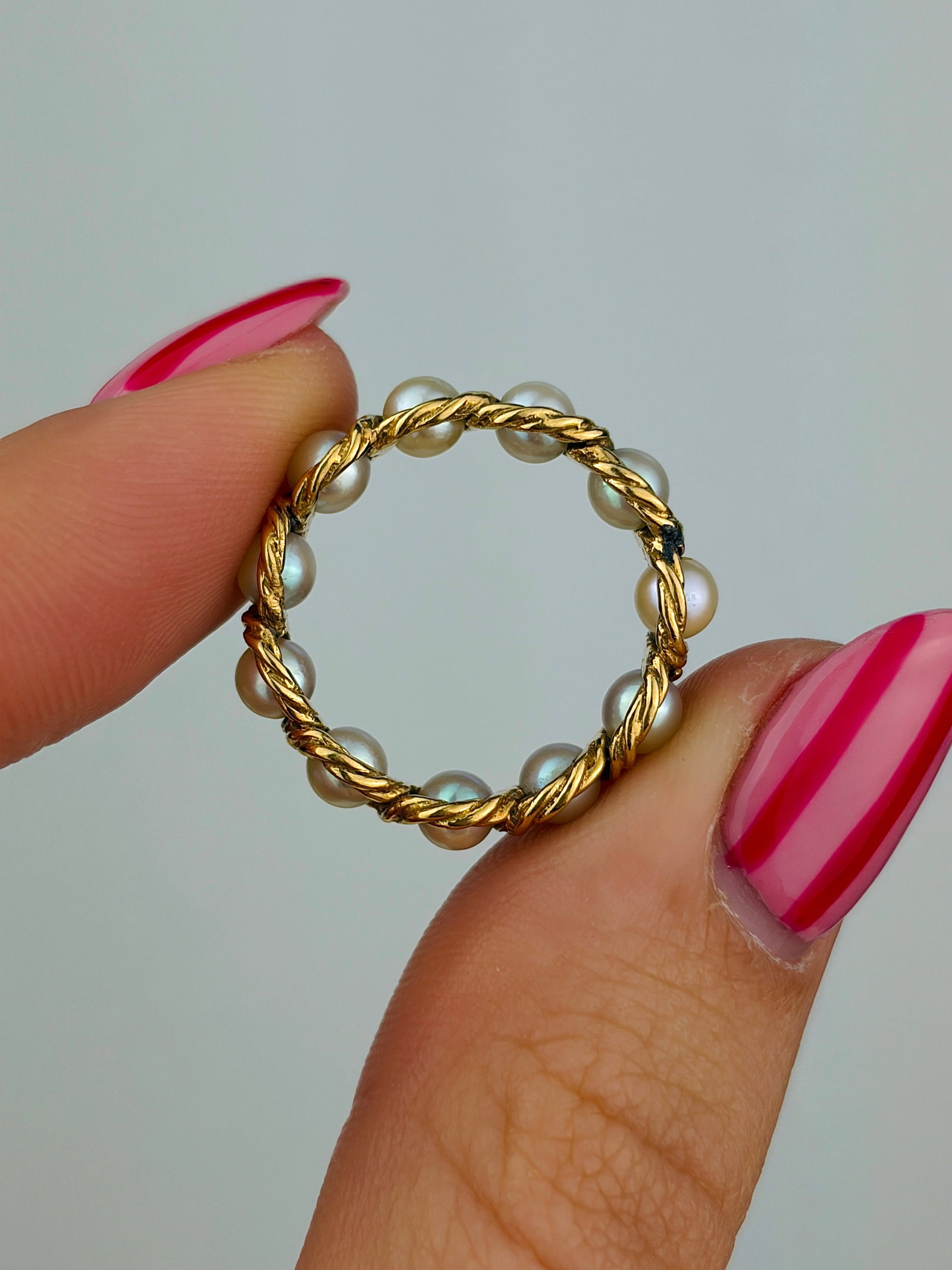 WONDERFUL 9CT GOLD PEARL FULL ETERNITY BAND RING - 5