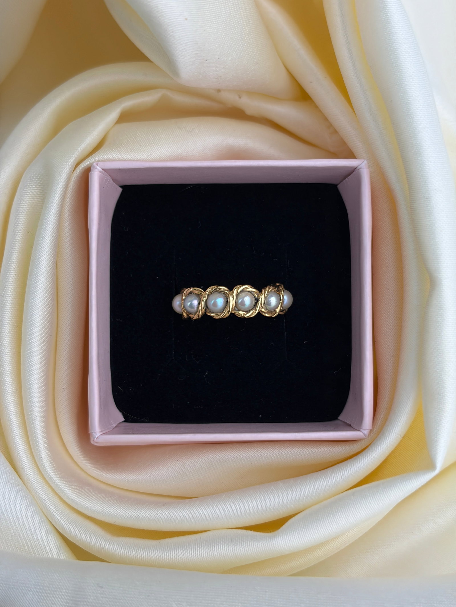 WONDERFUL 9CT GOLD PEARL FULL ETERNITY BAND RING - 6