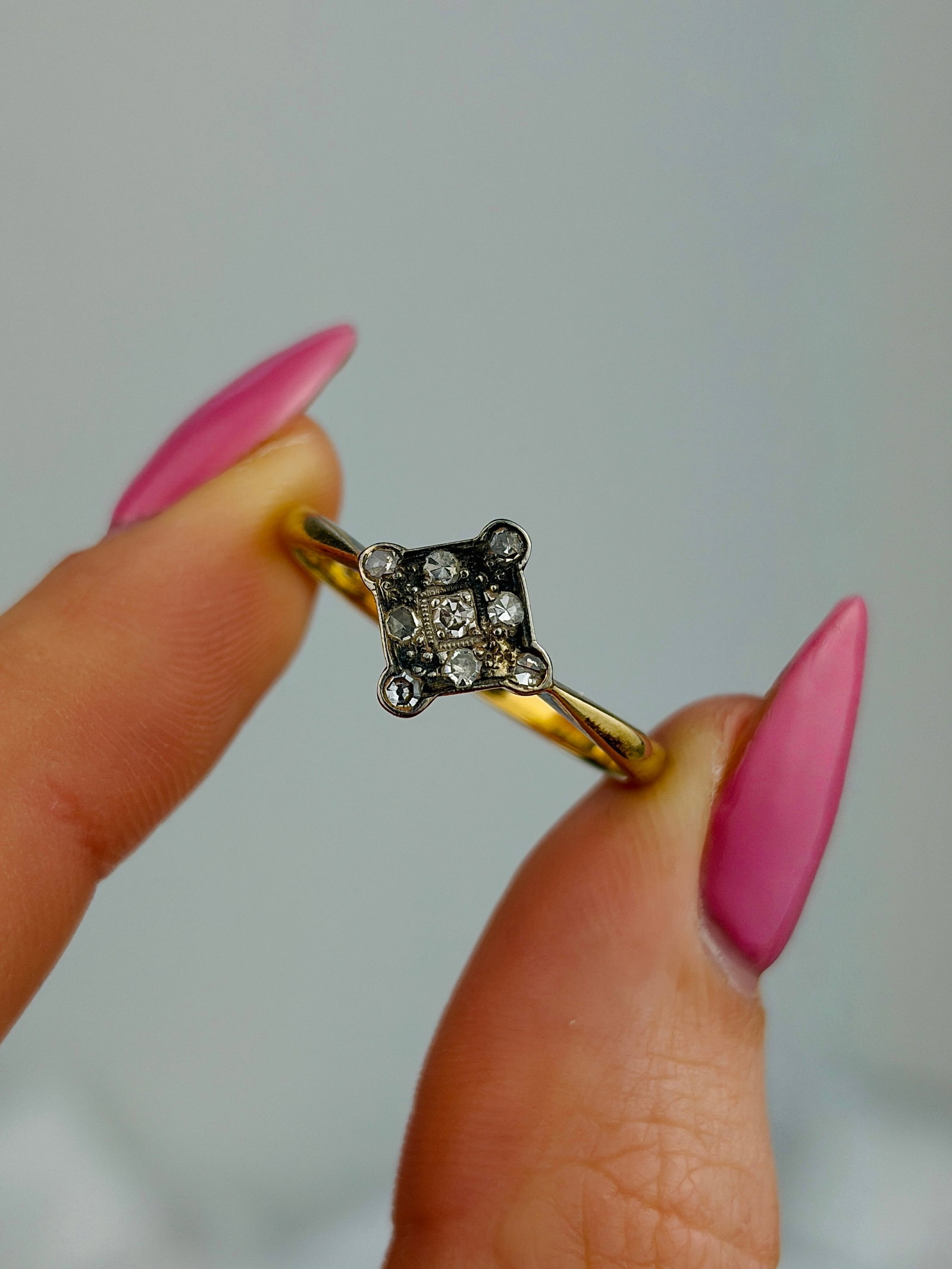 ANTIQUE 18CT GOLD AND PLATINUM DIAMOND CLUSTER RING - 5
