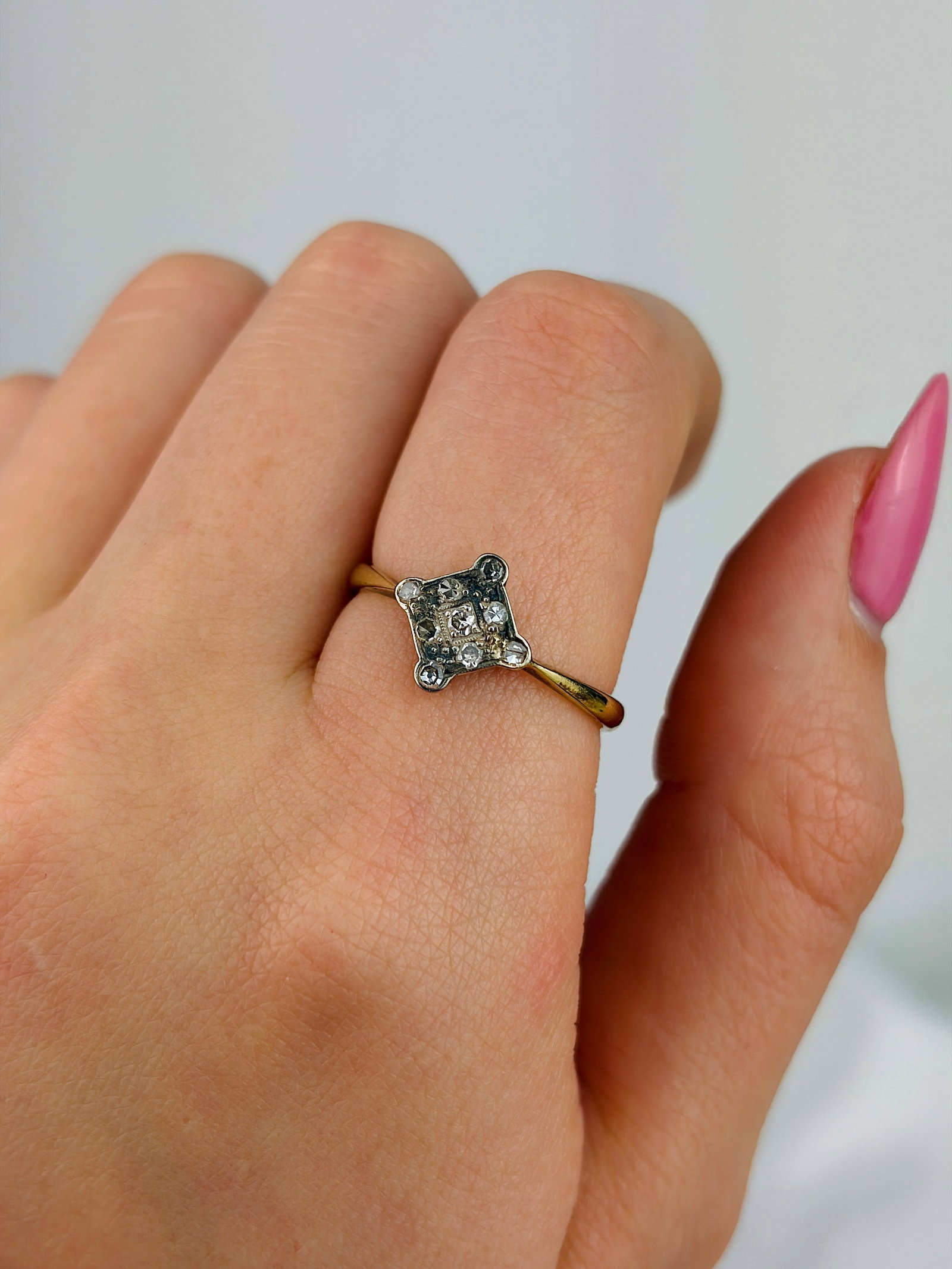 ANTIQUE 18CT GOLD AND PLATINUM DIAMOND CLUSTER RING - 8