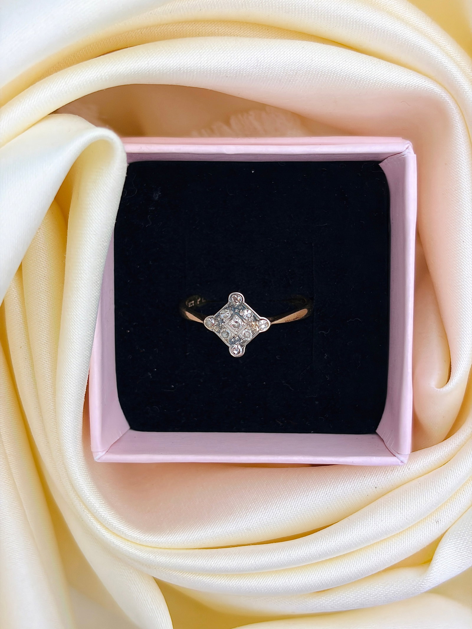 ANTIQUE 18CT GOLD AND PLATINUM DIAMOND CLUSTER RING - 9