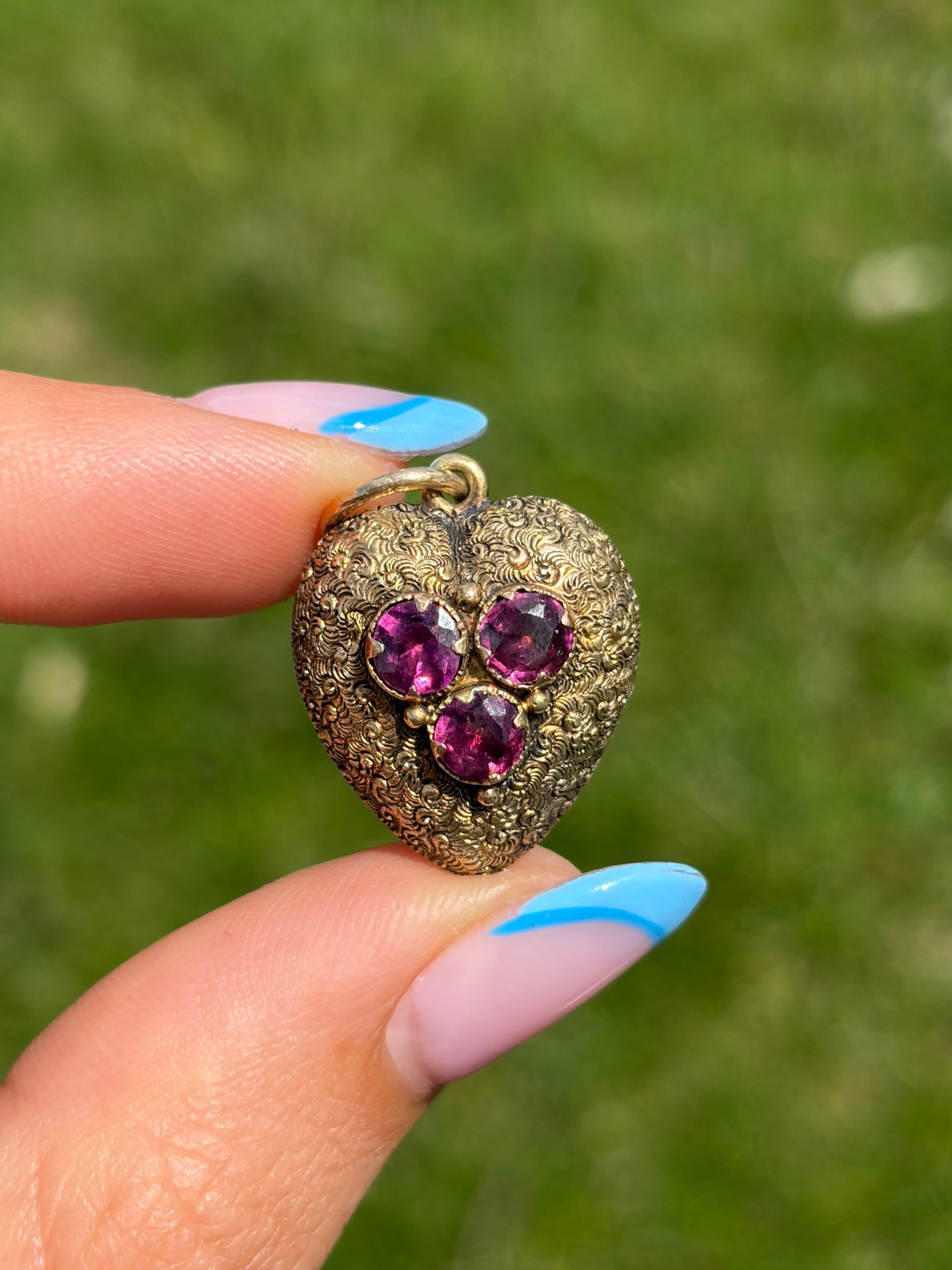 ANTIQUE ENGRAVED HEART LOCKET PENDANT WITH AMETHYSTS IN GOLD - 7