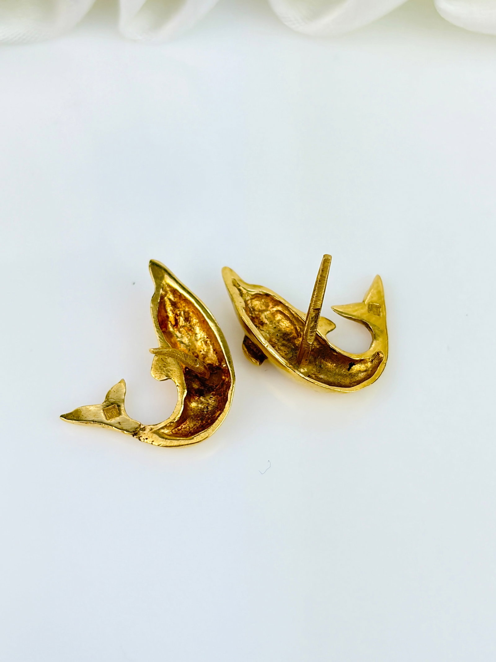 SWEET VINTAGE 18CT YELLOW GOLD DOLPHIN STUD EARRINGS - 3