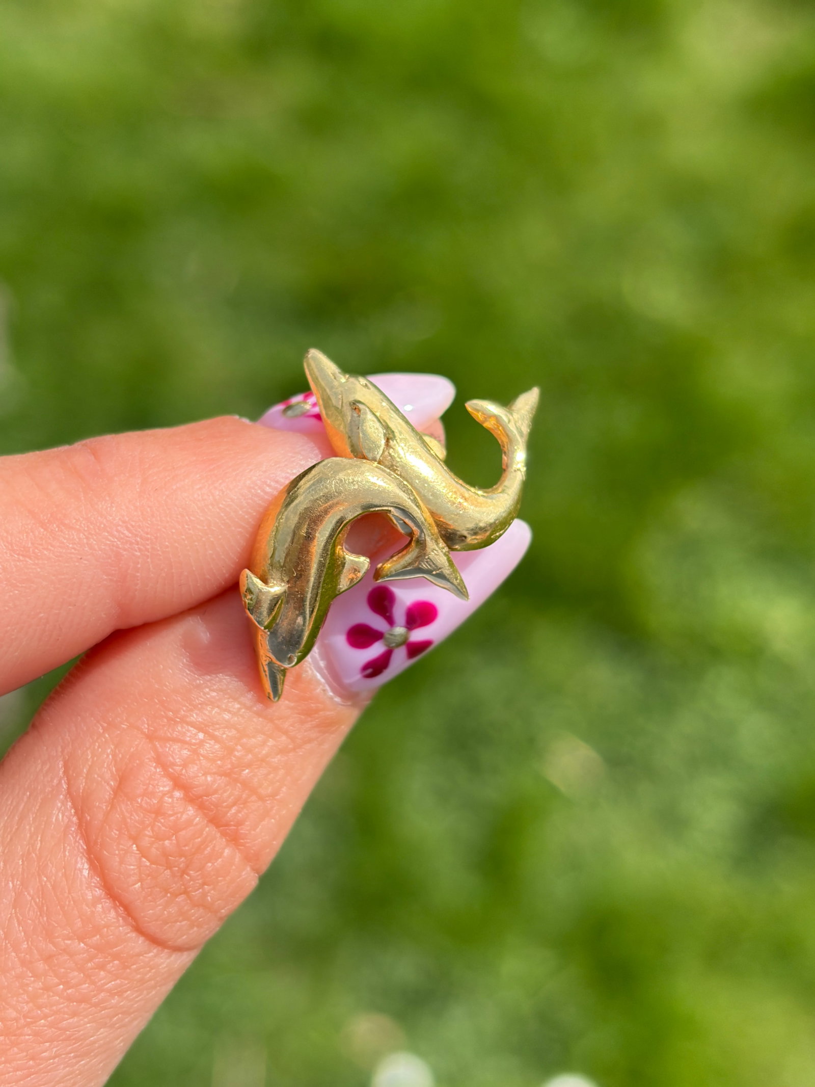 SWEET VINTAGE 18CT YELLOW GOLD DOLPHIN STUD EARRINGS - 8