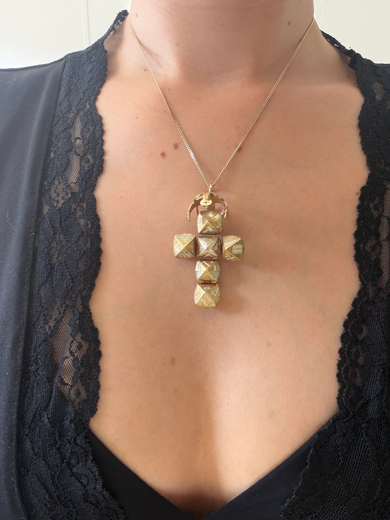 Rare Masonic Orb/Cross Opening Pendant in Gold and Silver - 3