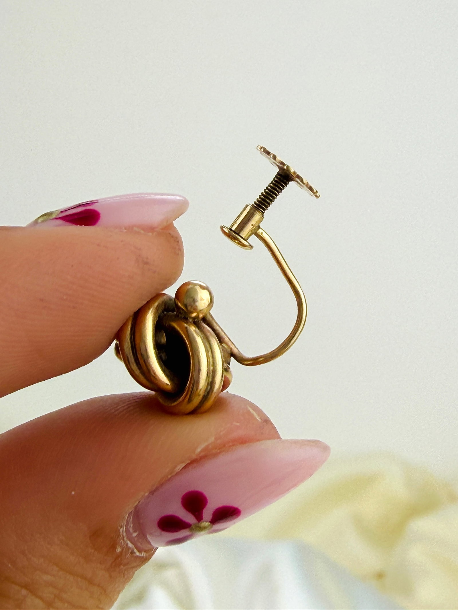 VINTAGE 9CT YELLOW GOLD TWISTED KNOT STUD EARRINGS WITH SCREW BACKS - 6