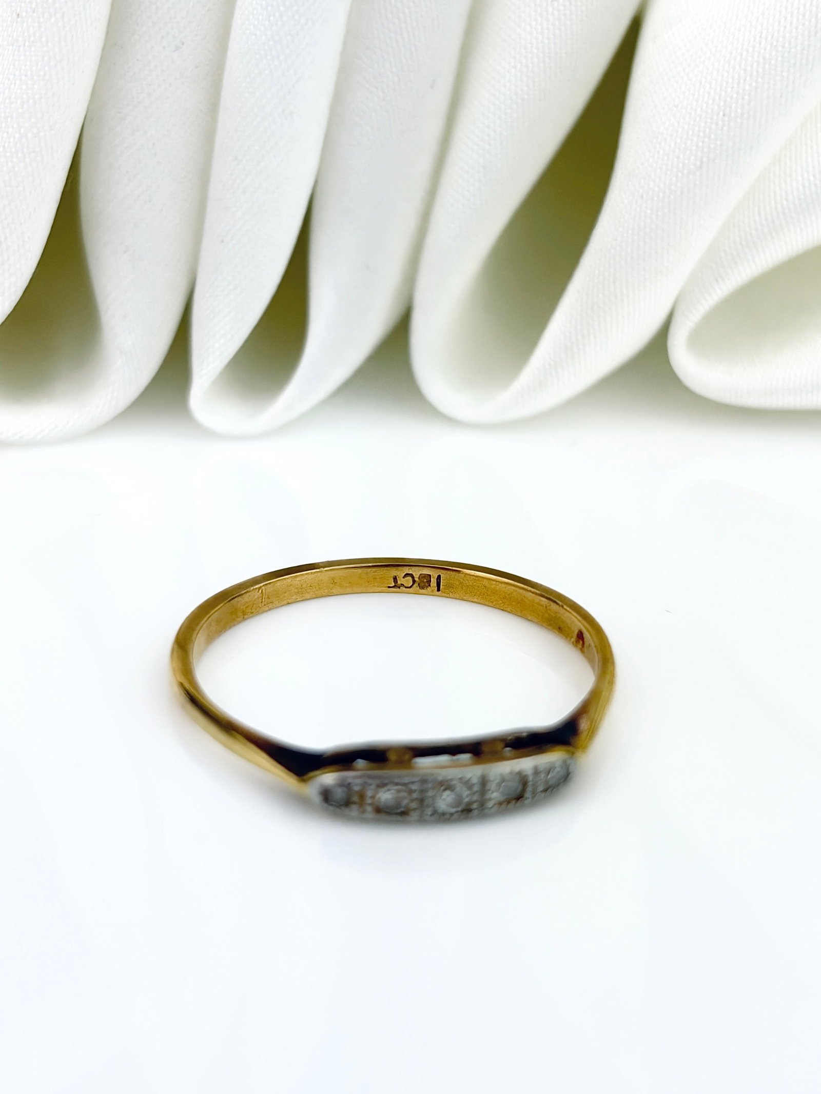 SWEET ANTIQUE ART DECO DIAMOND 5 STONE BOAT RING IN 18CT GOLD - 4