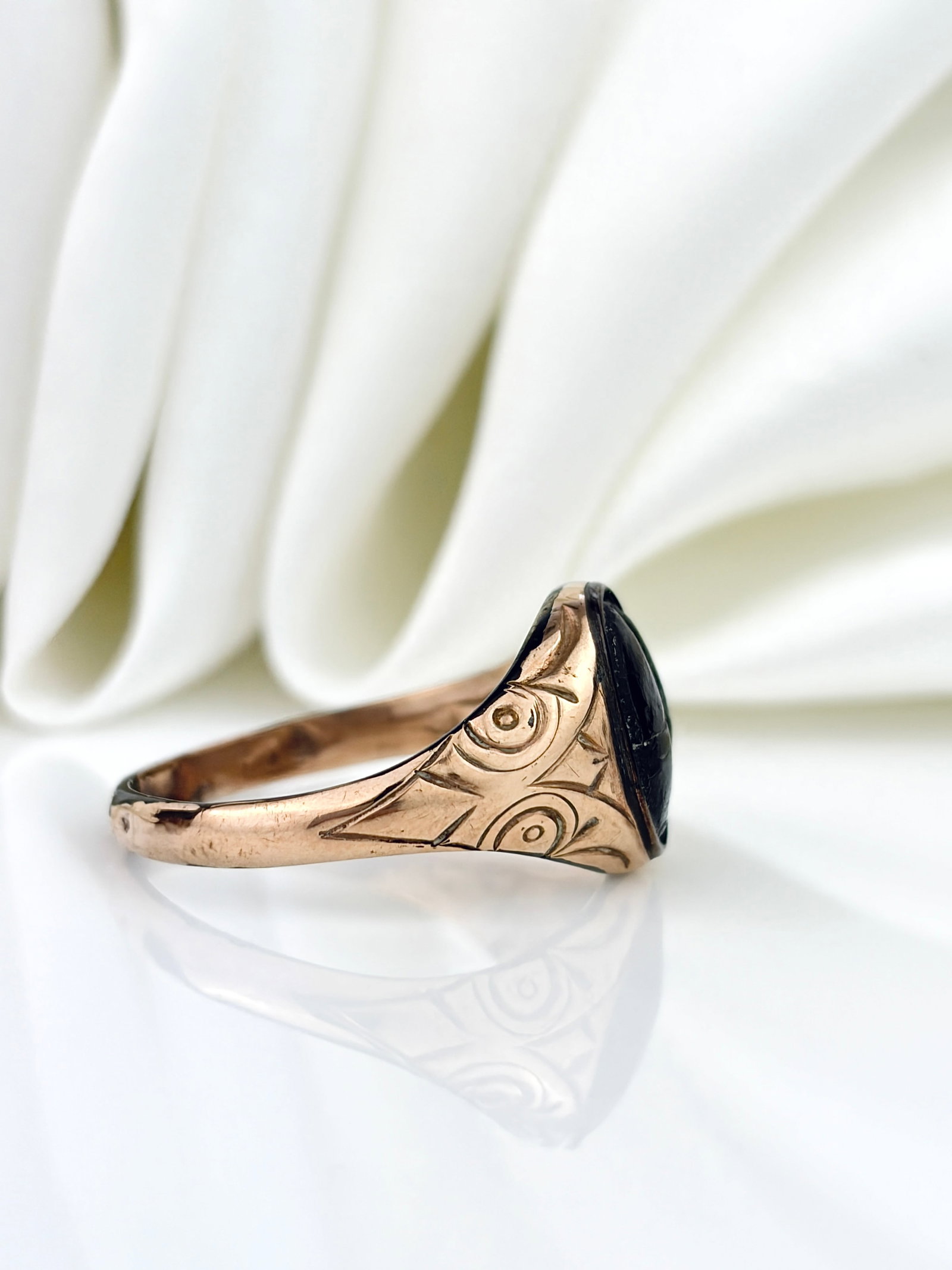 ANTIQUE ROLLED GOLD UNUSUAL BEAN SIGNET RING - 2