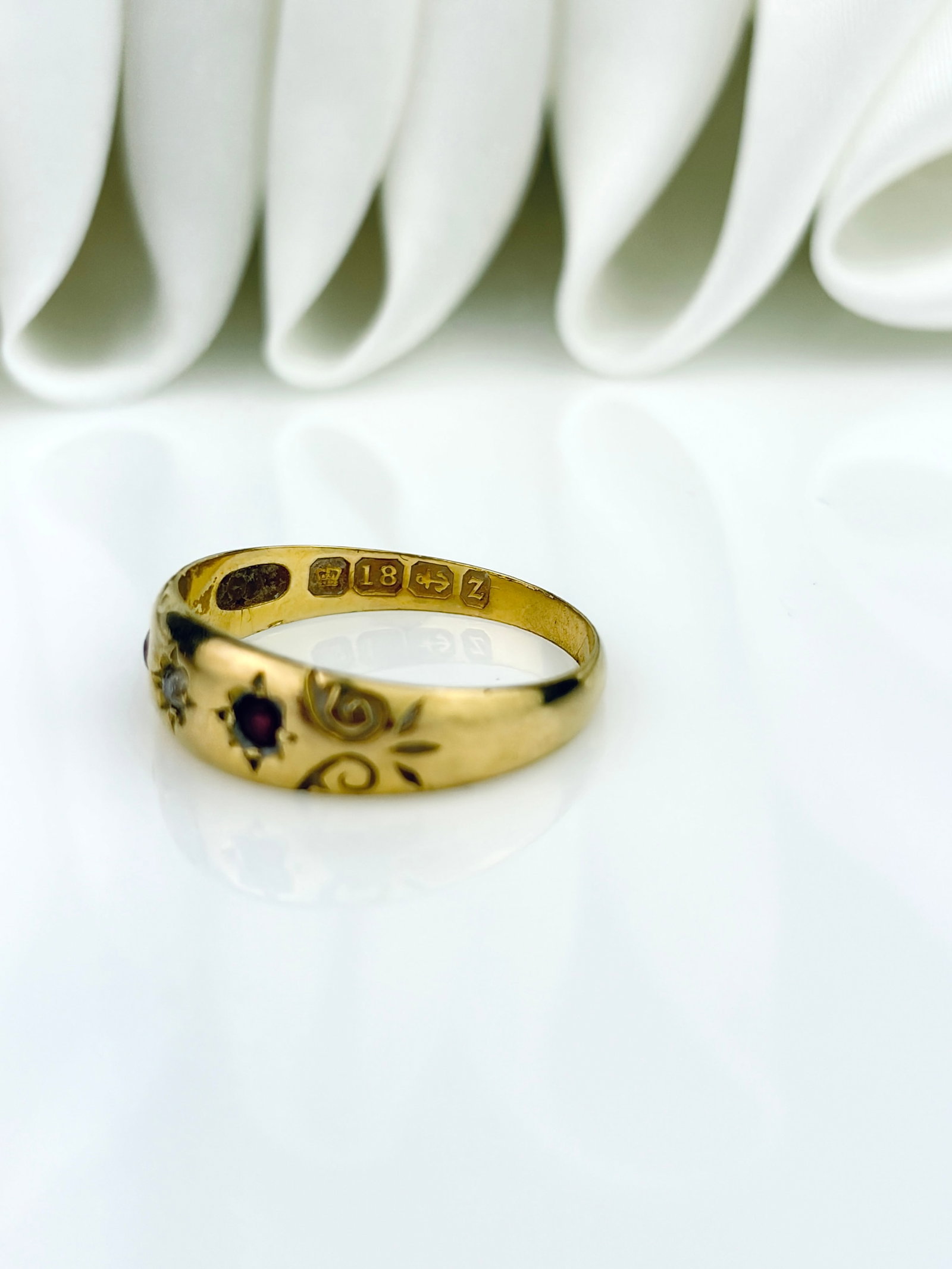 ANTIQUE C.1899 18CT YELLOW GOLD RUBY AND DIAMOND 3 STONE STAR SET RING - 5