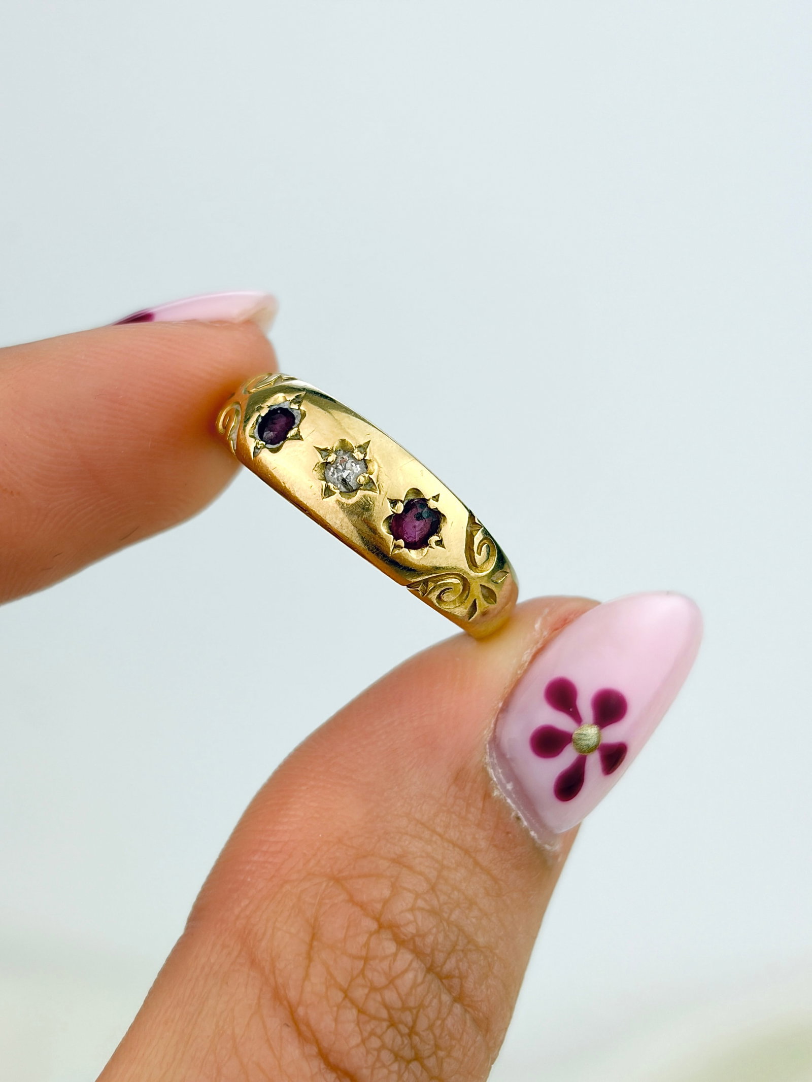 ANTIQUE C.1899 18CT YELLOW GOLD RUBY AND DIAMOND 3 STONE STAR SET RING - 6