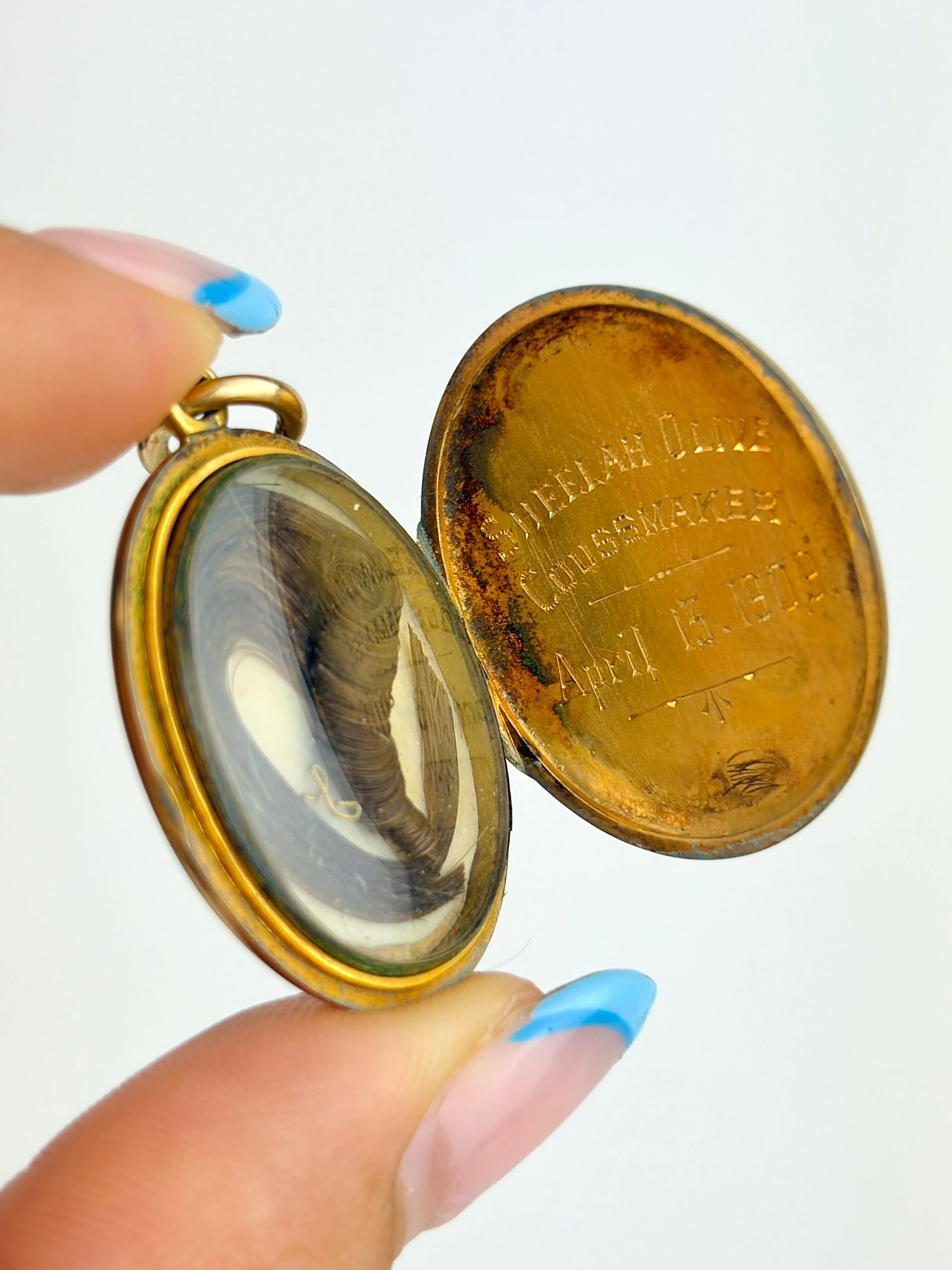 Antique Victorian Era Boxed 18ct Yellow Gold Shield Front Locket Pendant - 4