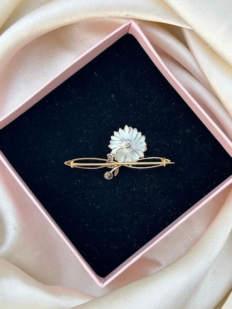 Antique Pink Enamel Flower and Diamond Flower Brooch in Gold - 8