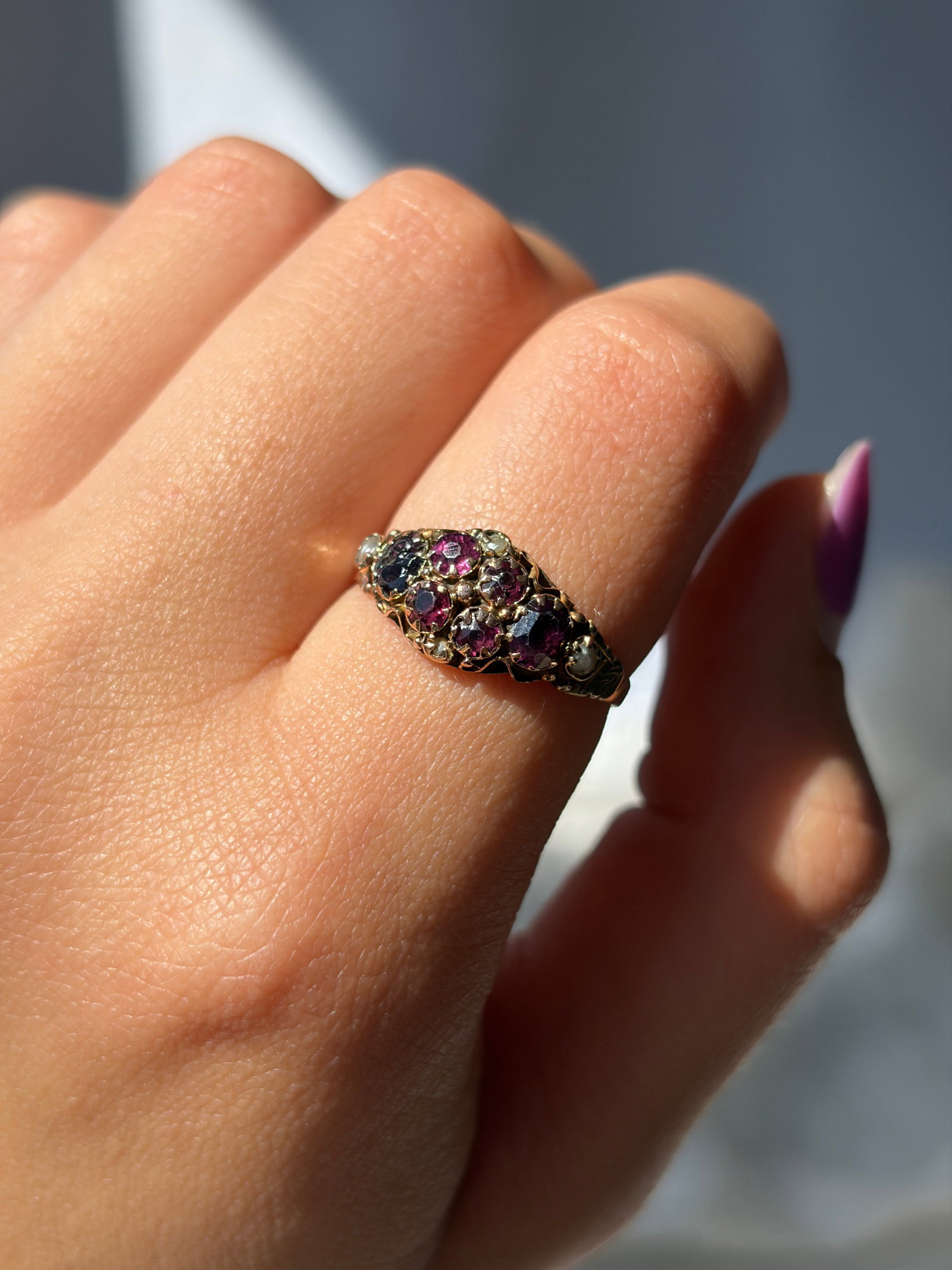 ANTIQUE VICTORIAN AMETHYST AND PEARL CLUSTER RING IN GOLD - 5