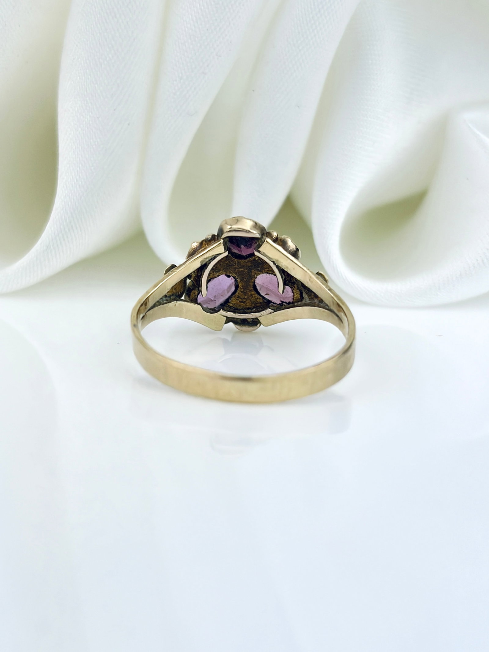 ANTIQUE VICTORIAN GOLD AMETHYST AND PEARL CLUSTER RING - 3