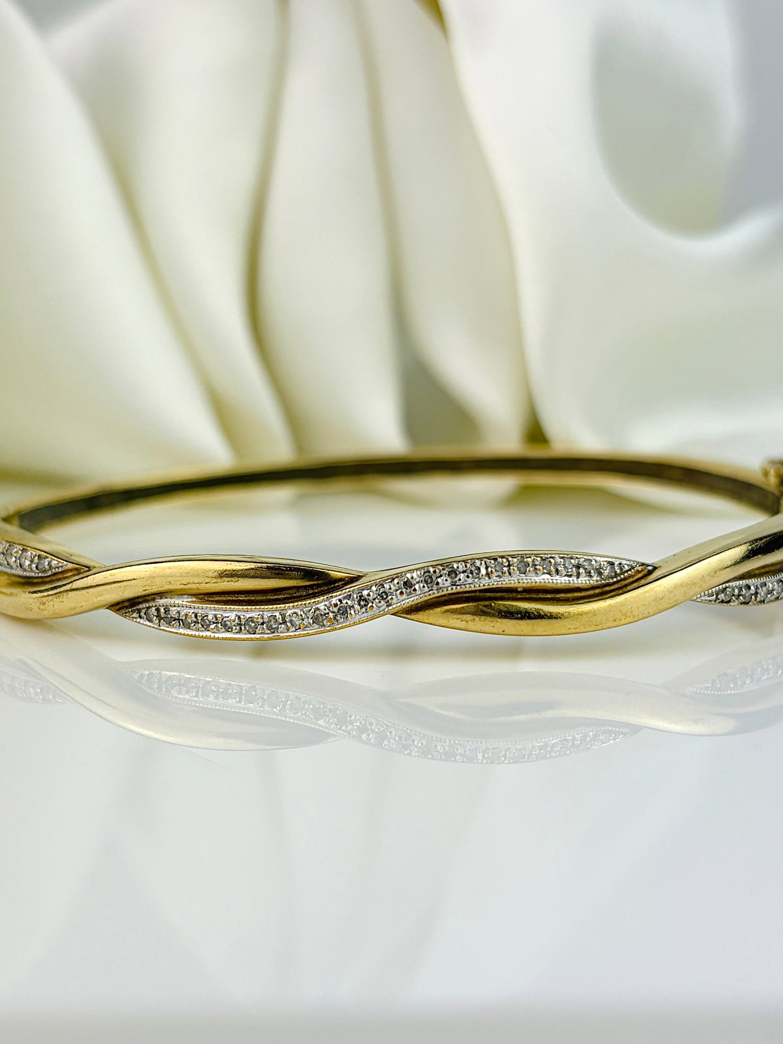 Wonderful Heavy 9ct Gold and Diamond Twisted Bangle Bracelet - 3