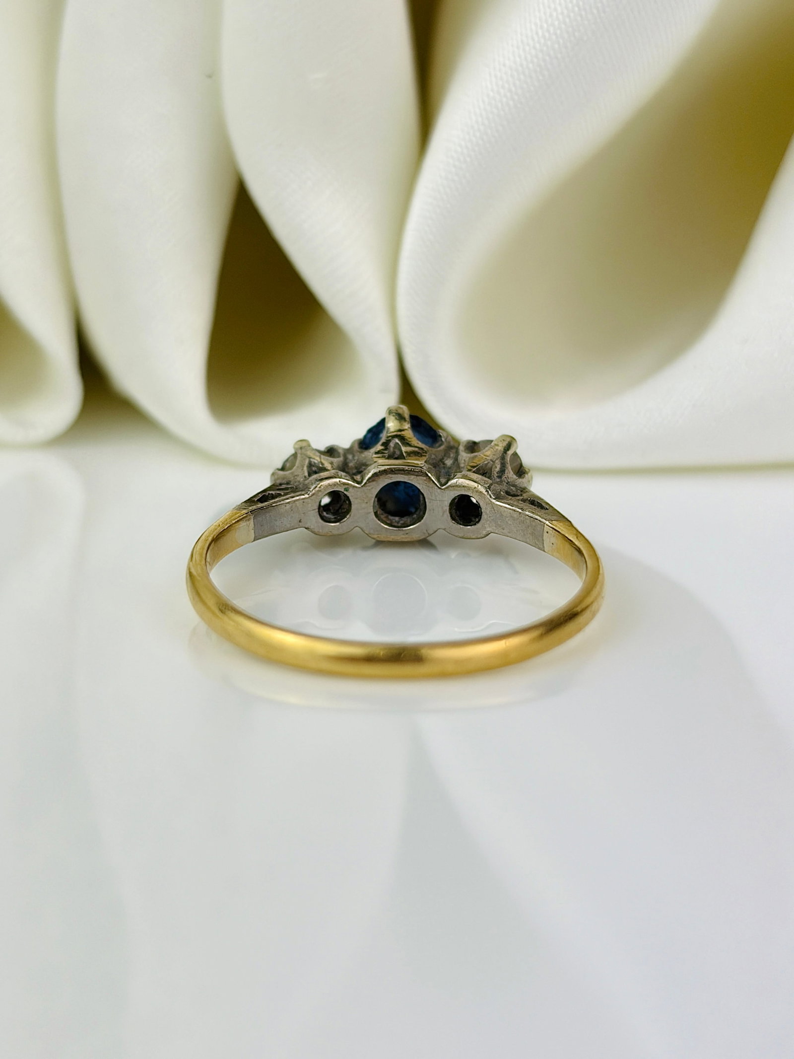 18ct yellow gold sapphire and diamond 3 stone ring - 3