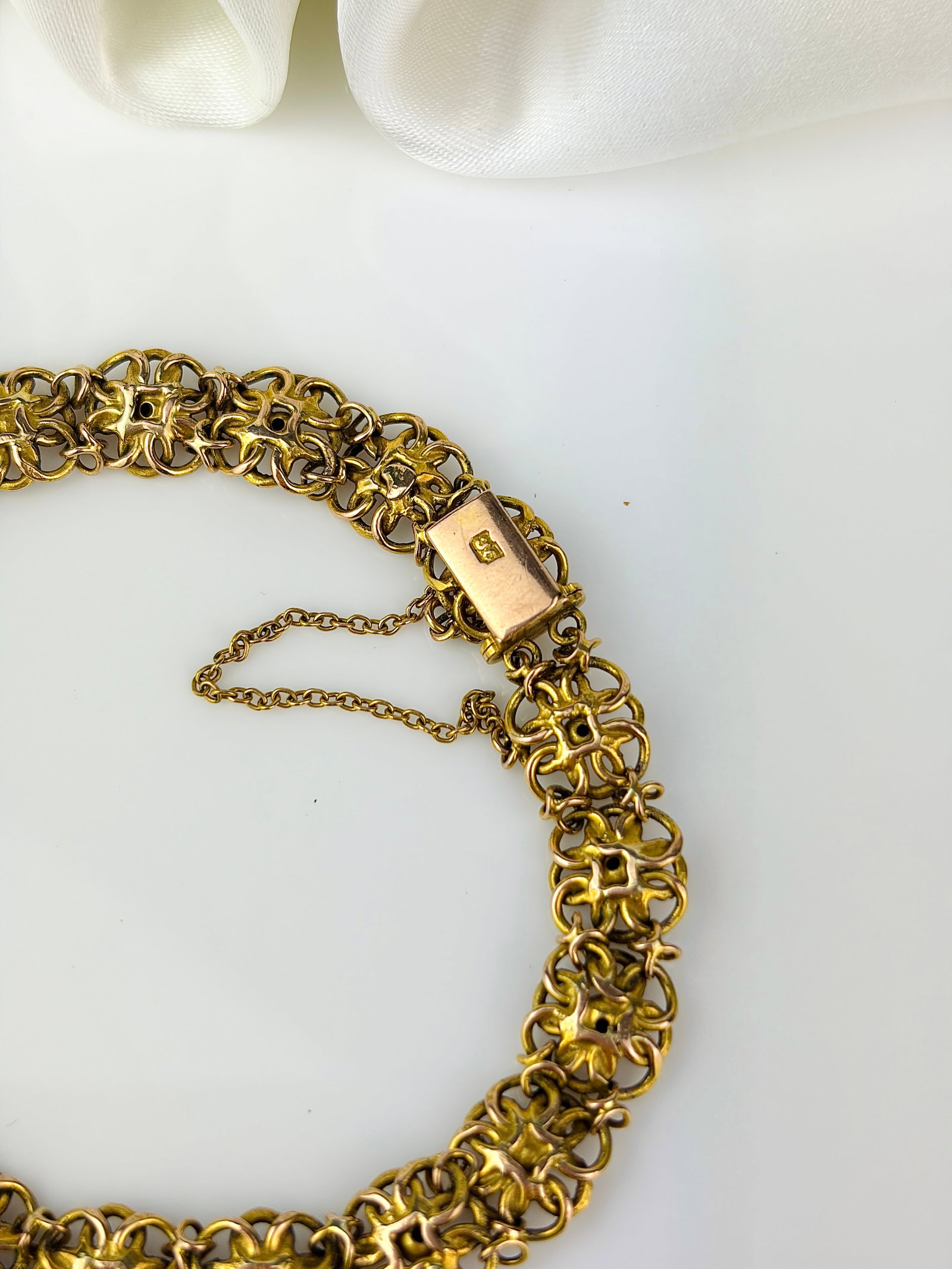 heavy 9ct gold flowers design bracelet - 5