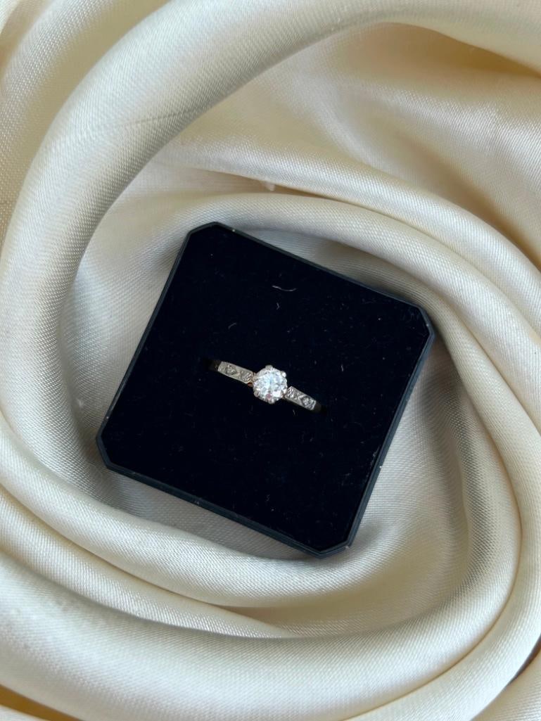 Sweet Antique 18ct Yellow Gold and Platinum Diamond Solitaire Ring - 2