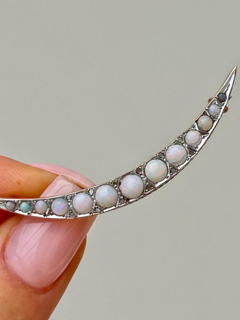 Opal and Diamond Crescent Brooch in 9ct Gold - 4